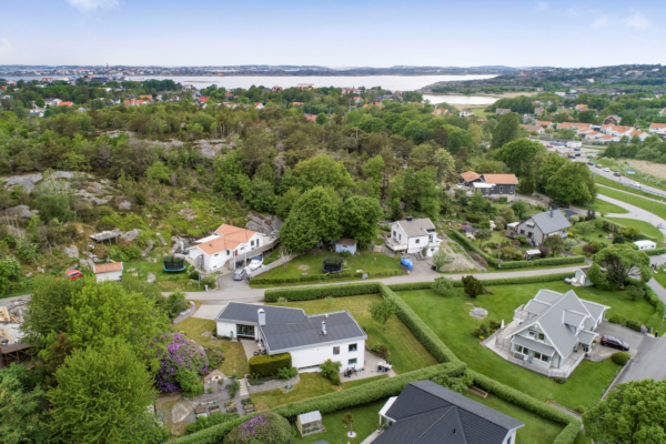 Stilfull funkisvilla på 180 kvm med stor lägenhet i Hjuvik!