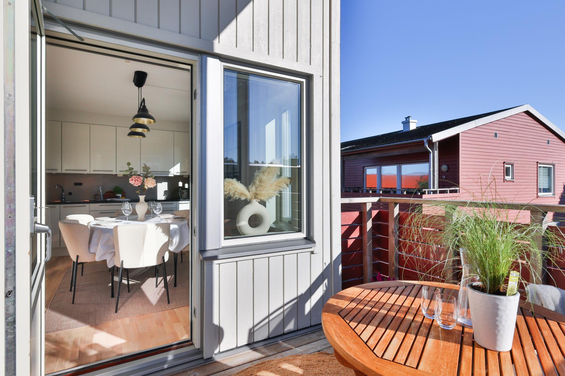 Modern 4:a med balkong och låg avgift i Lilleby – skuldfri förening!