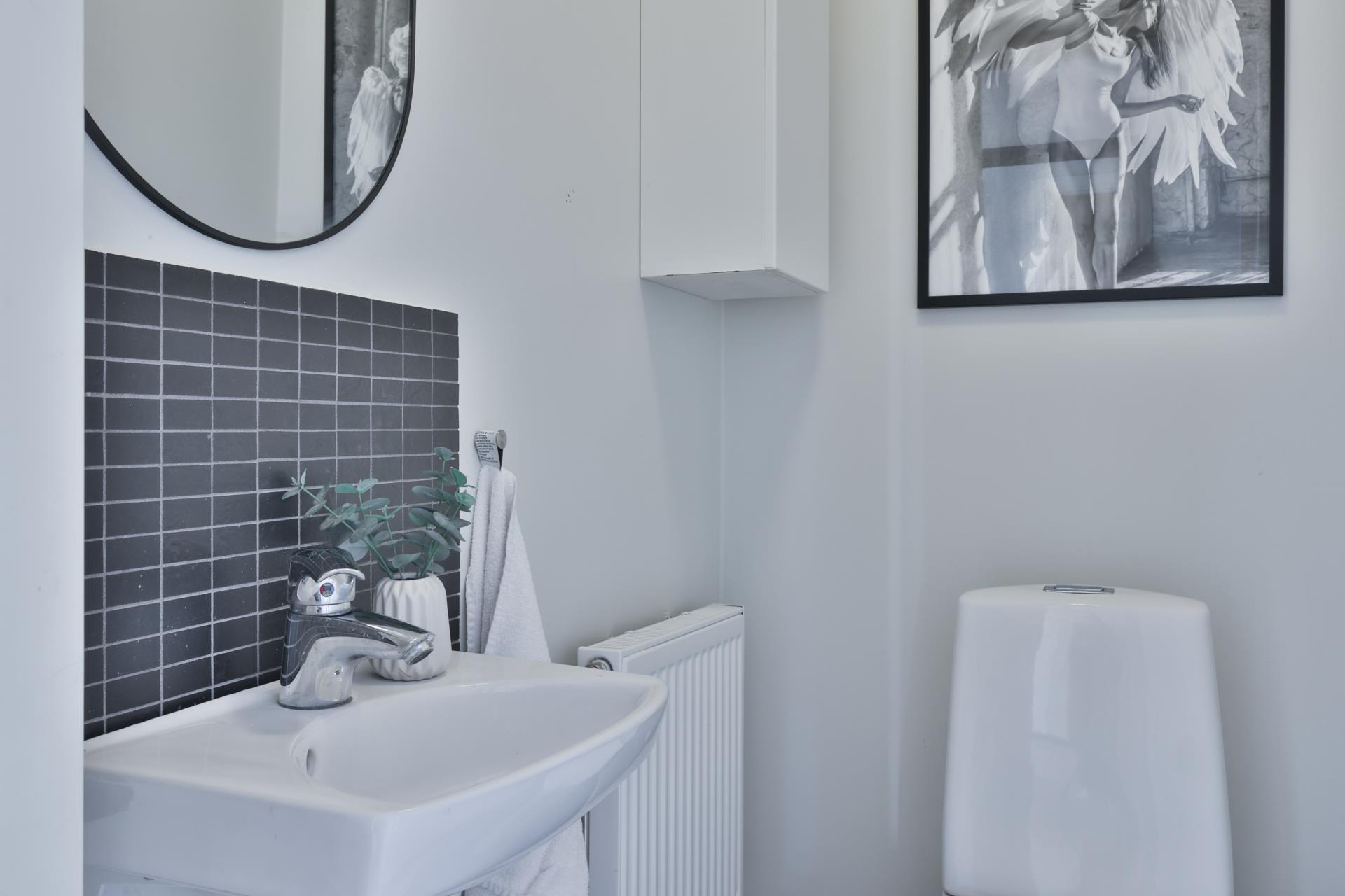 Modern 4:a med balkong och låg avgift i Lilleby – skuldfri förening!