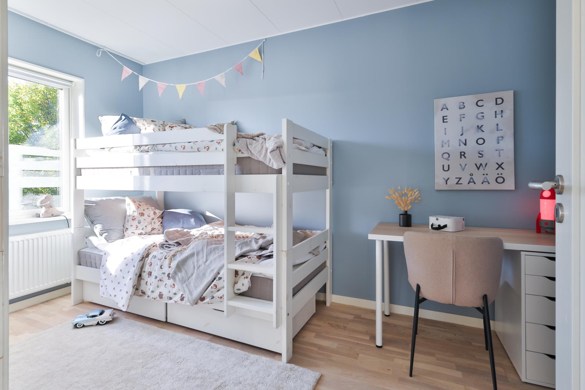 Modern 4:a med balkong och låg avgift i Lilleby – skuldfri förening!