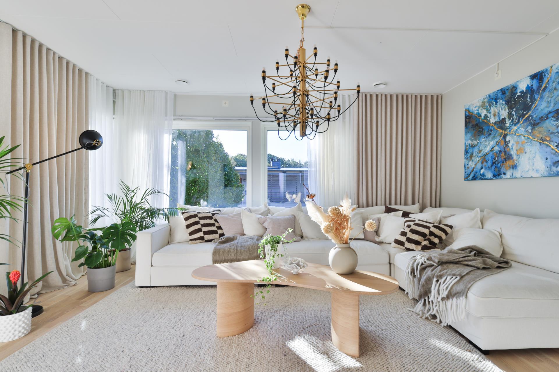 Modern 4:a med balkong och låg avgift i Lilleby – skuldfri förening!