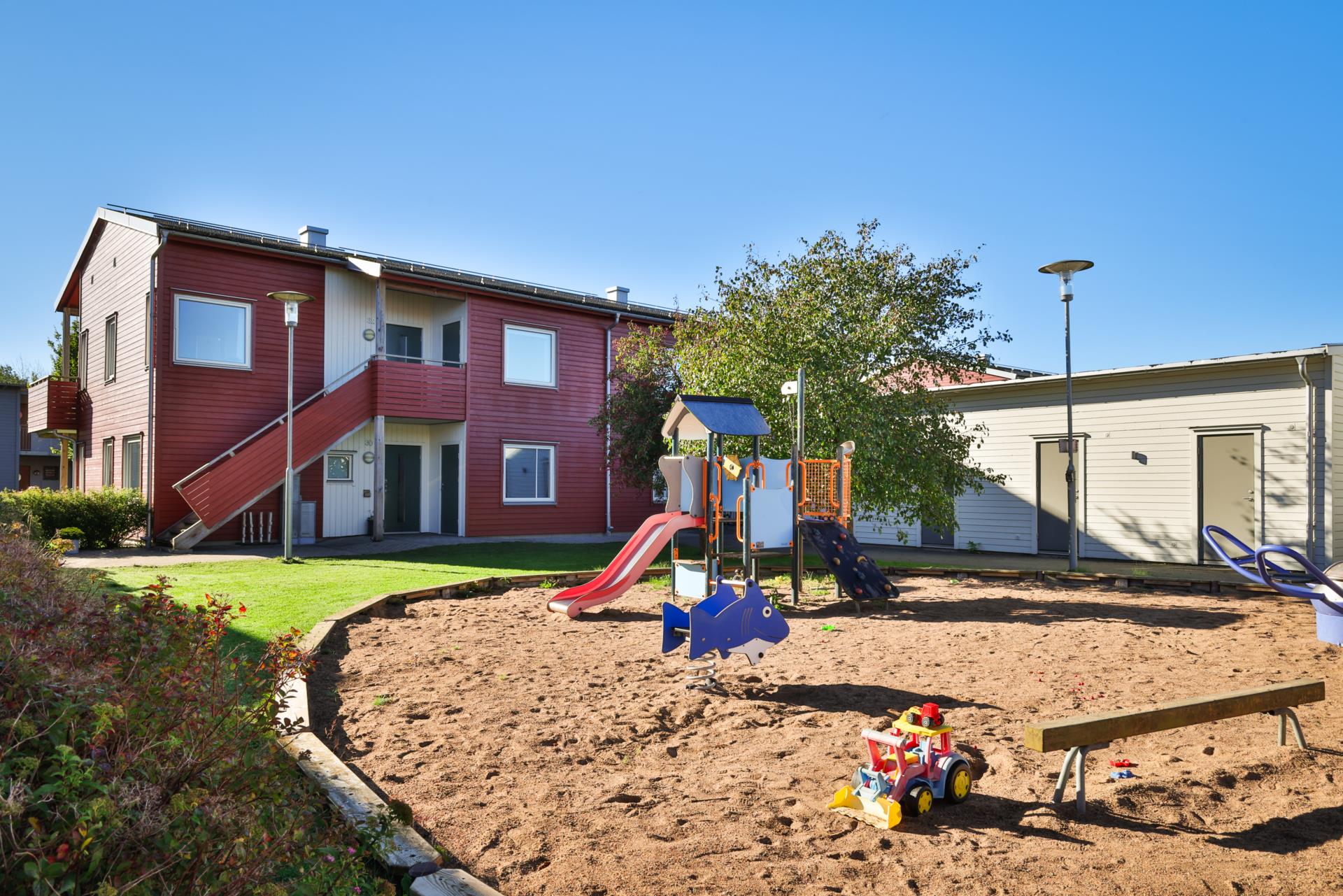 Modern 4:a med balkong och låg avgift i Lilleby – skuldfri förening!