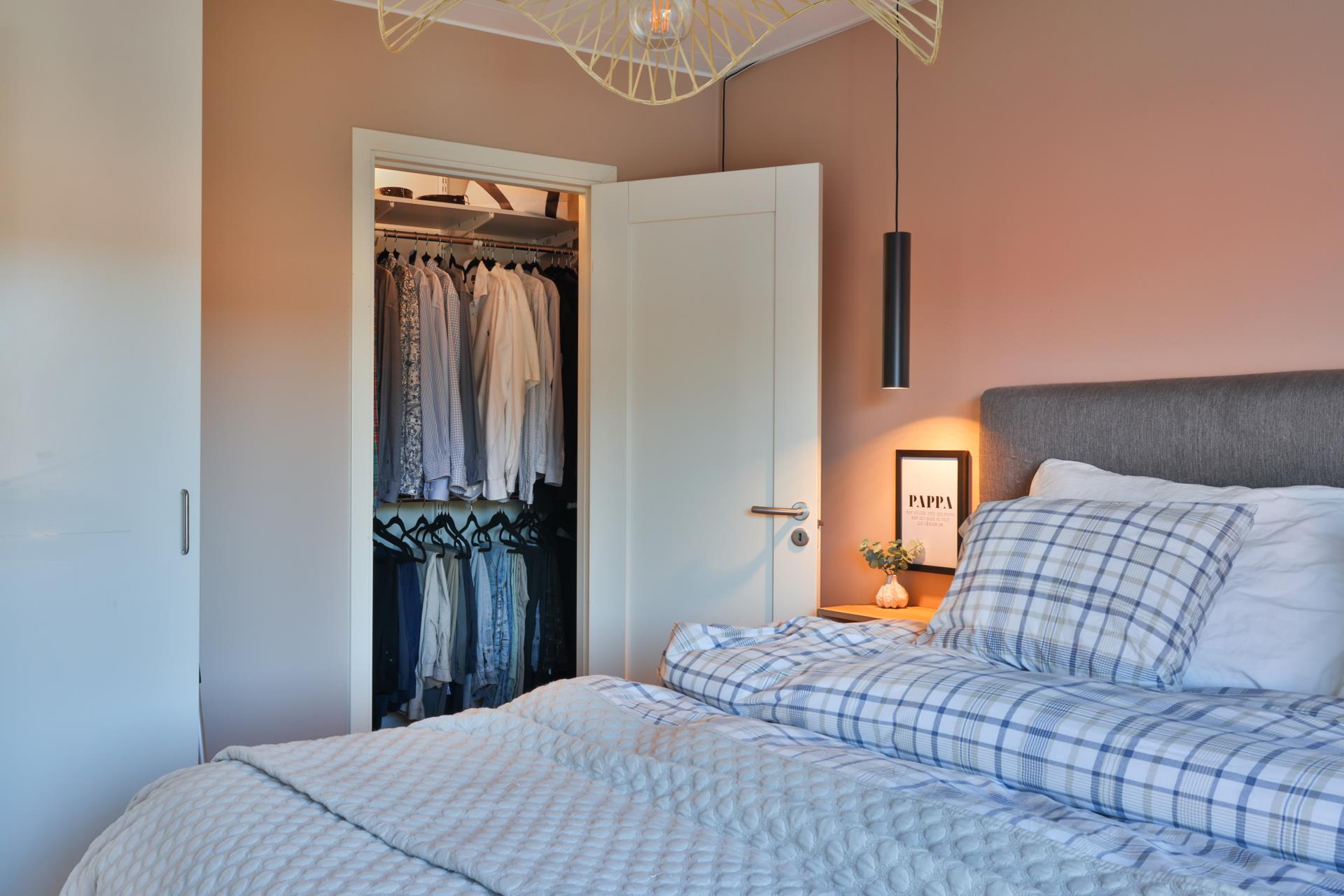 Modern 4:a med balkong och låg avgift i Lilleby – skuldfri förening!