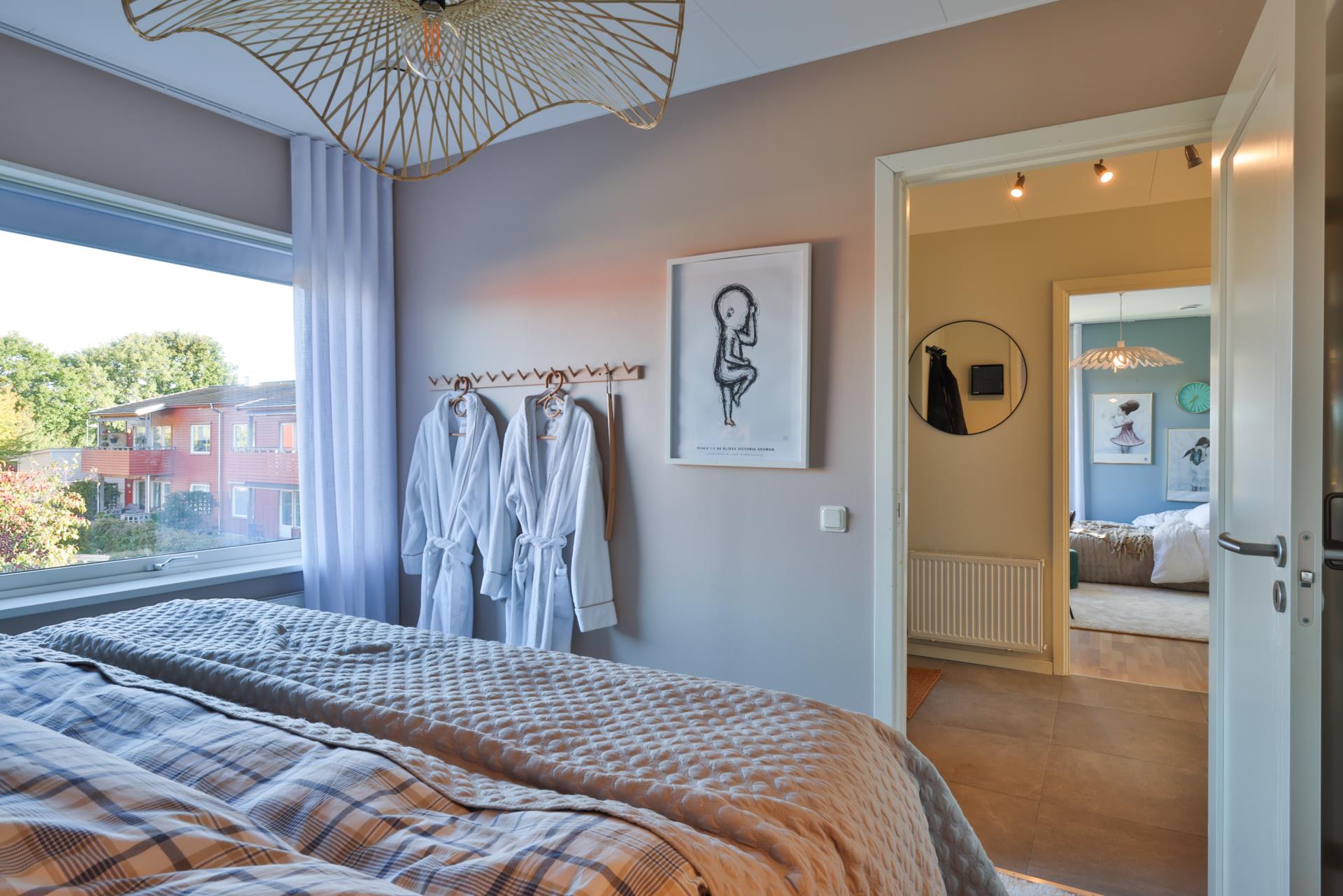 Modern 4:a med balkong och låg avgift i Lilleby – skuldfri förening!