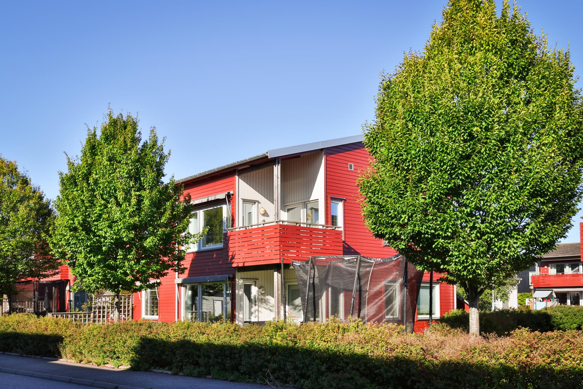 Modern 4:a med balkong och låg avgift i Lilleby – skuldfri förening!