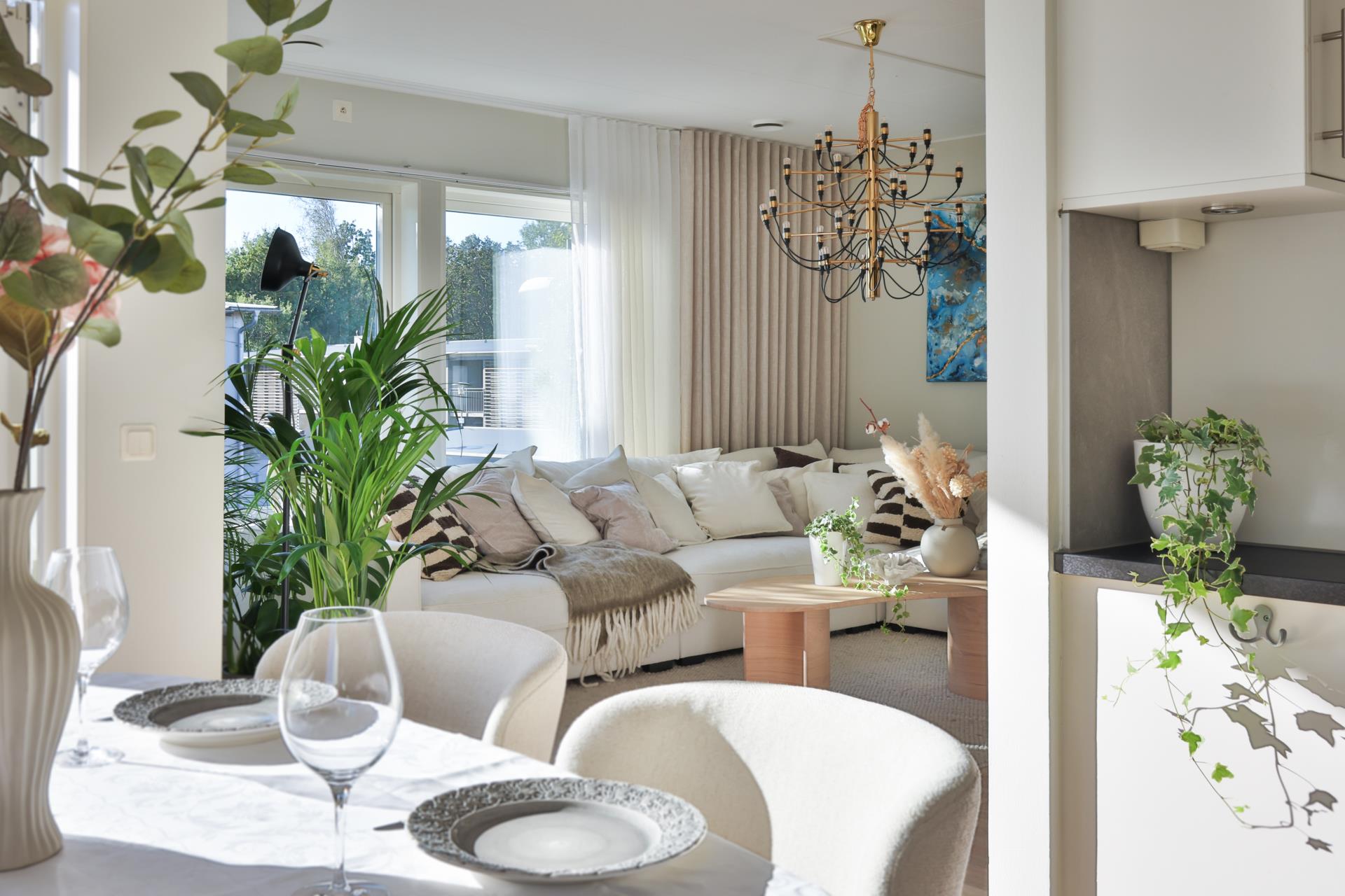 Modern 4:a med balkong och låg avgift i Lilleby – skuldfri förening!