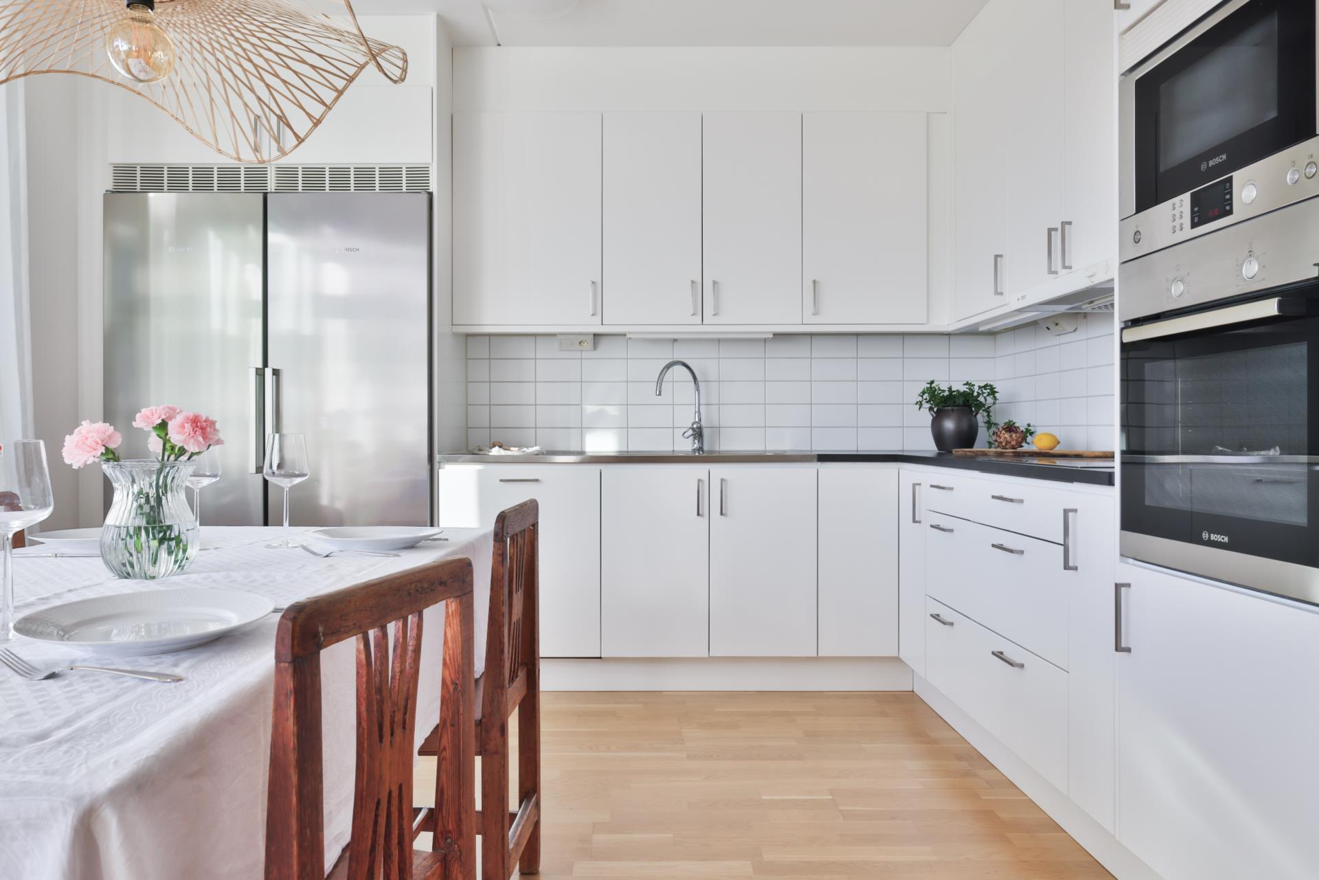 Modern och ljus 3:a med stor uteplats i Amhult