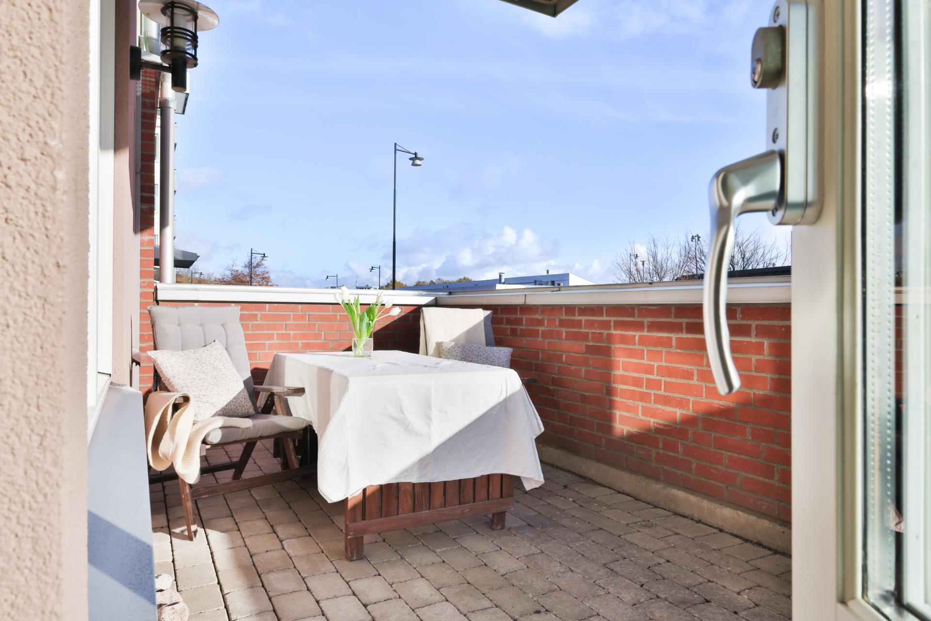 Modern och ljus 3:a med stor uteplats i Amhult