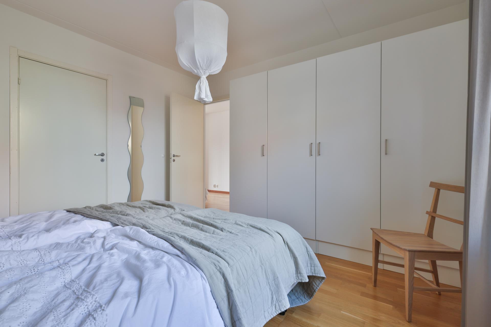 Modern och ljus 3:a med stor uteplats i Amhult