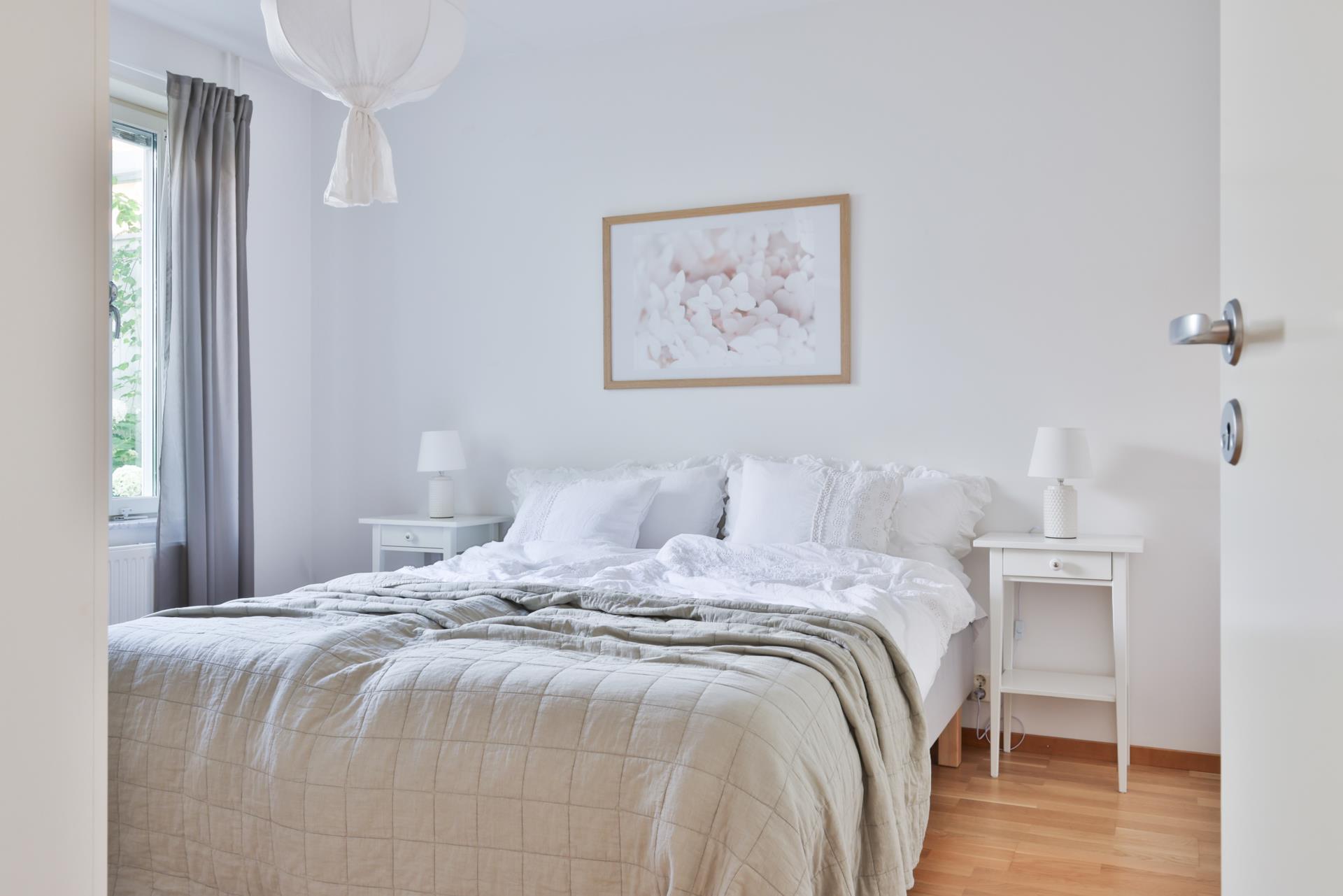 Modern och ljus 3:a med stor uteplats i Amhult