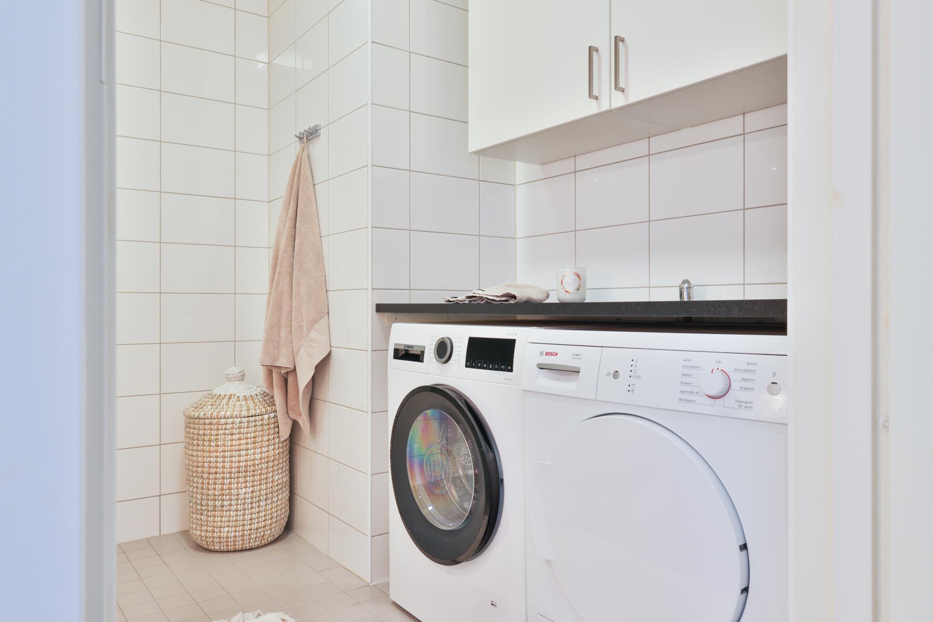 Modern och ljus 3:a med stor uteplats i Amhult