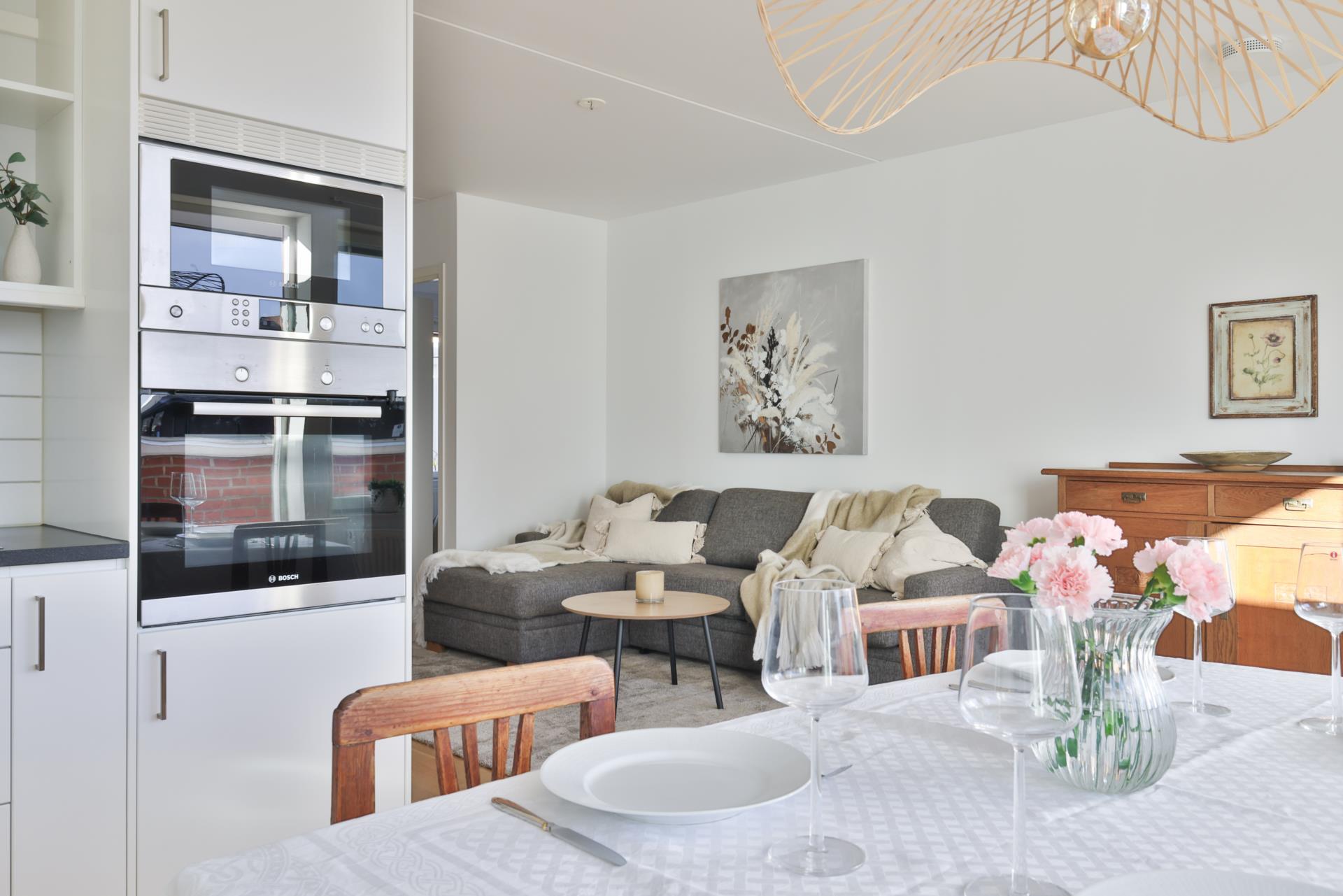 Modern och ljus 3:a med stor uteplats i Amhult