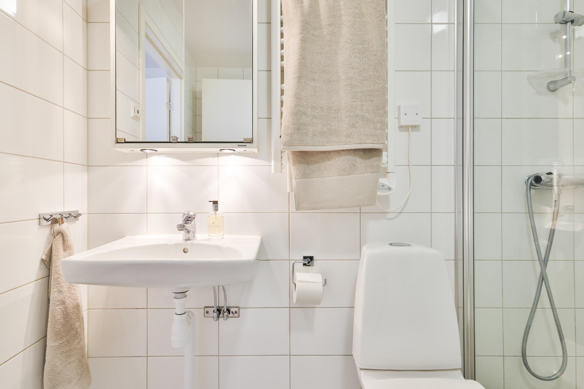 Modern och ljus 3:a med stor uteplats i Amhult