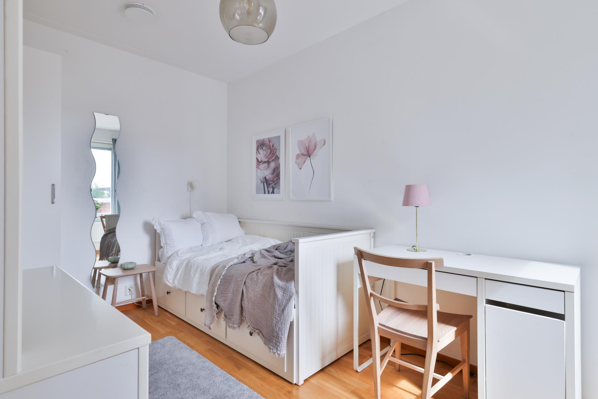 Modern och ljus 3:a med stor uteplats i Amhult