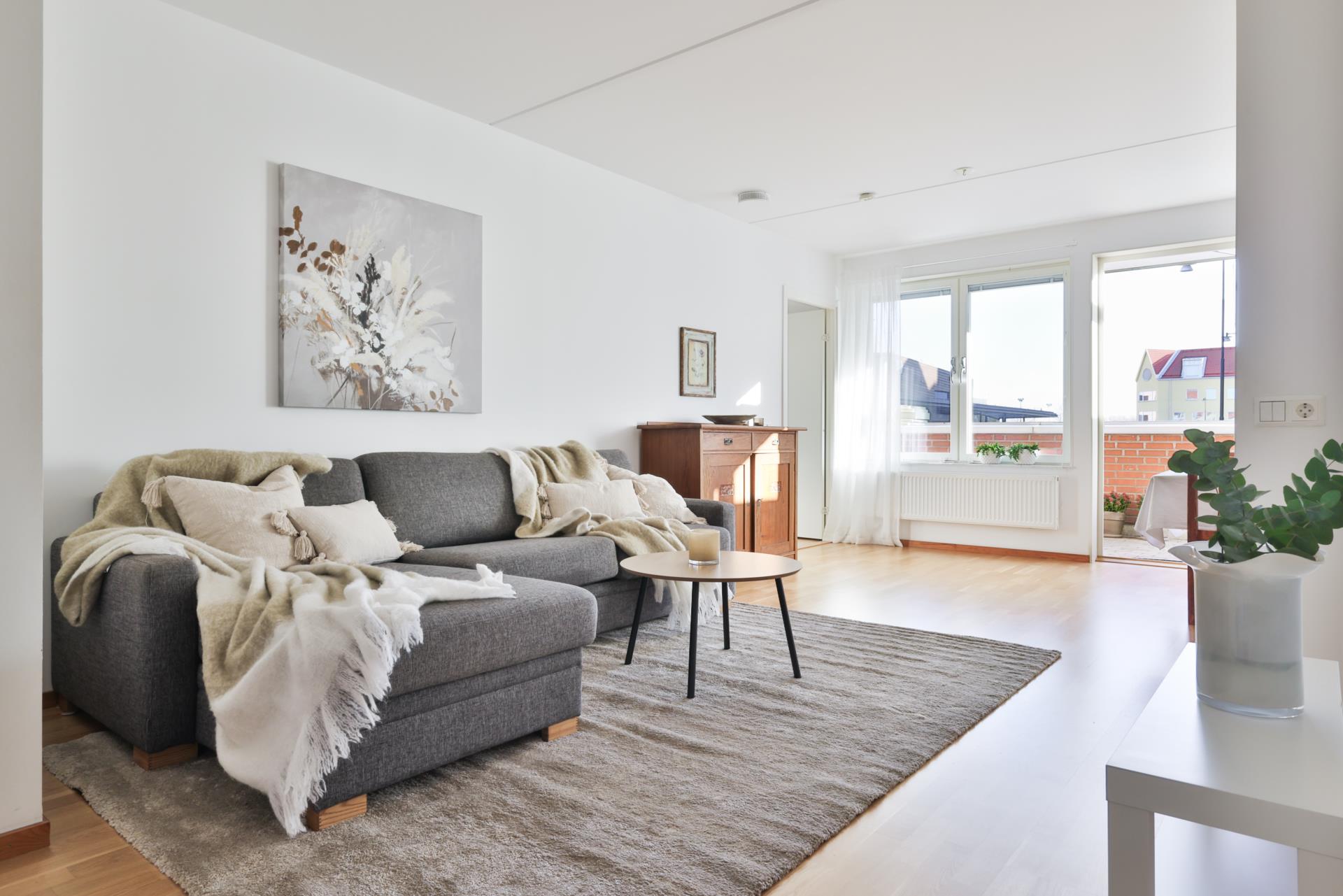 Modern och ljus 3:a med stor uteplats i Amhult