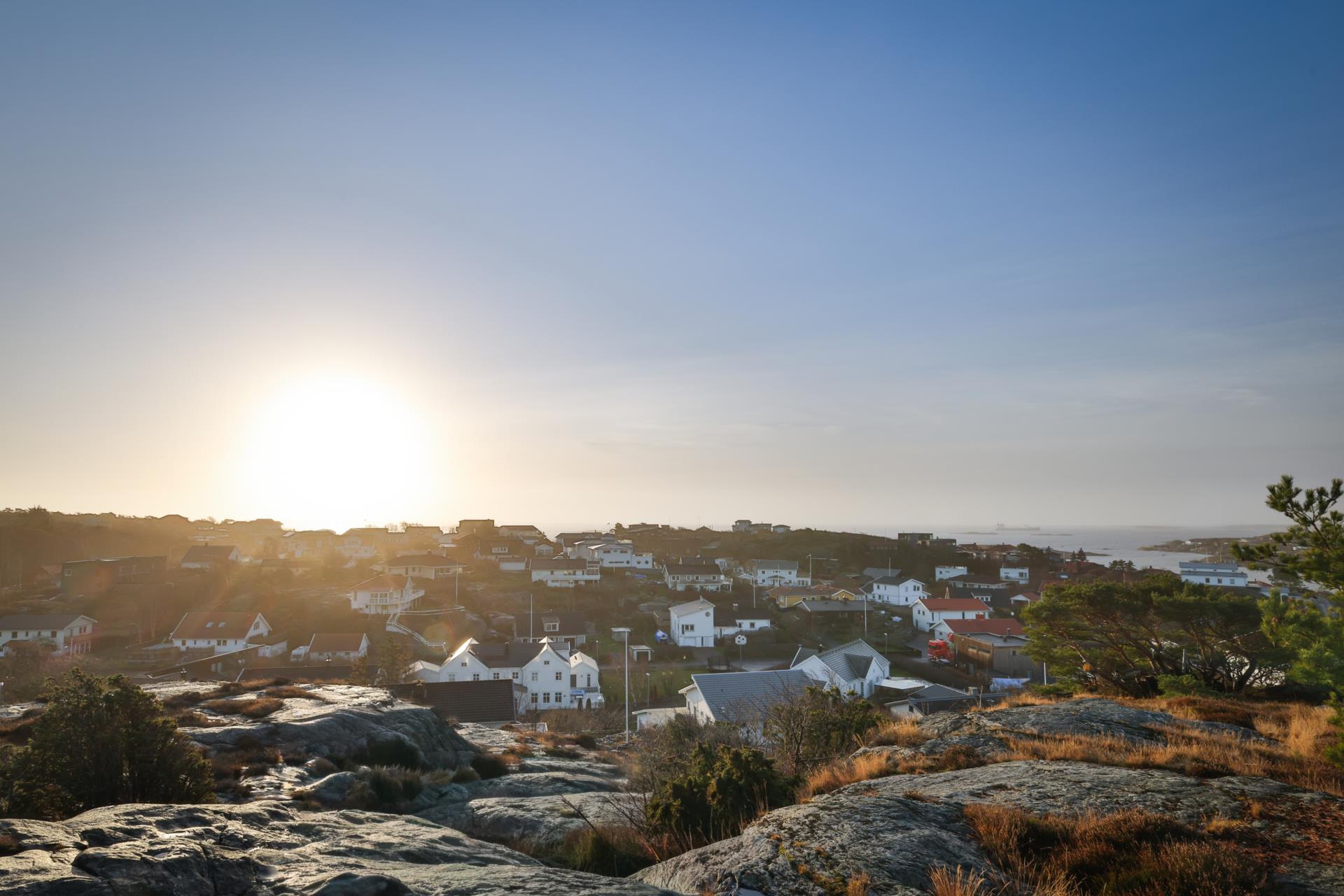Kustnära tomt i eftertraktade Hjuvik