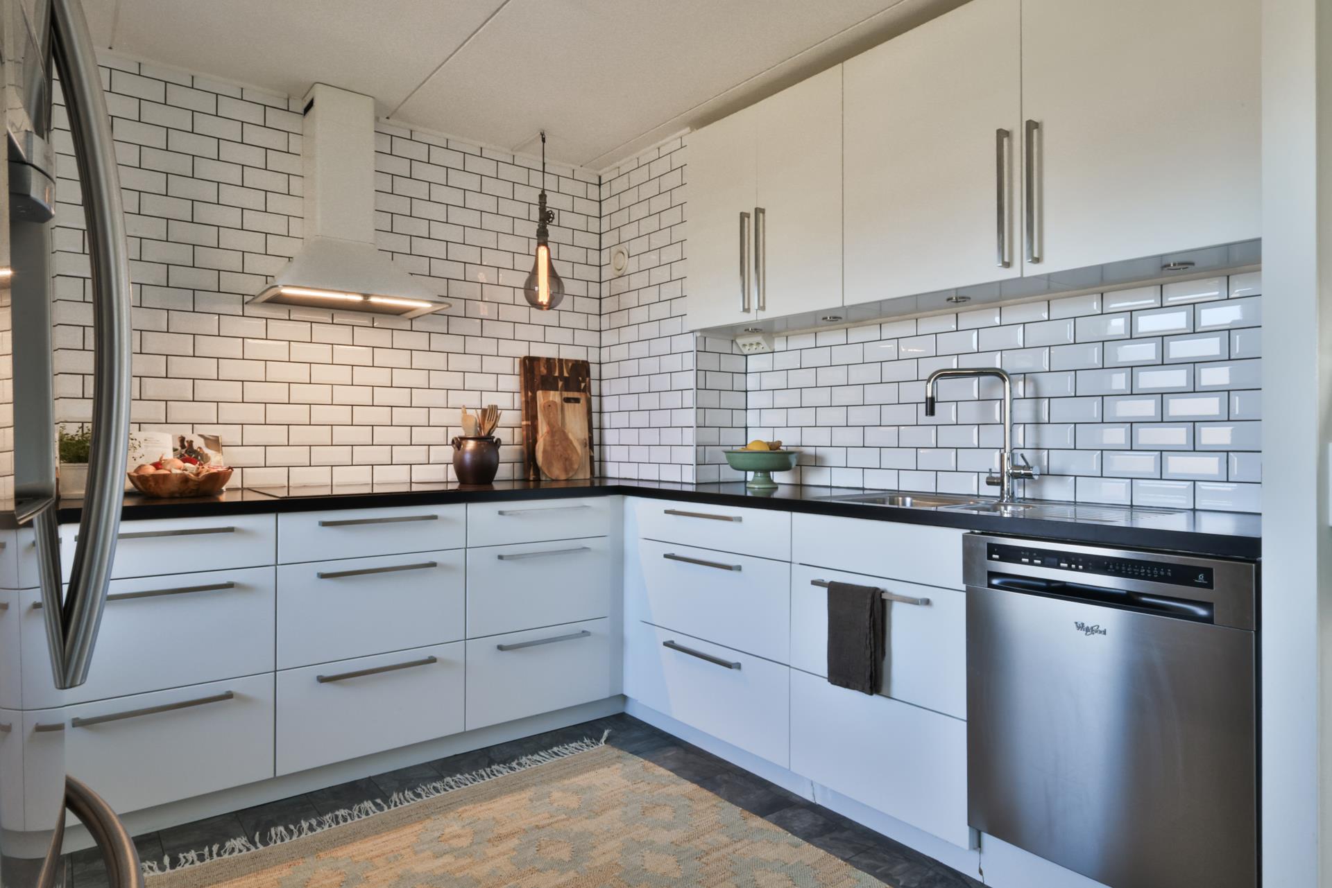 Snyggt renoverad 2:a i Kärra med stor balkong i söderläge