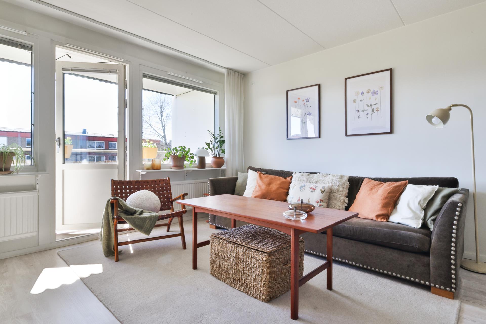 Snyggt renoverad 2:a i Kärra med stor balkong i söderläge