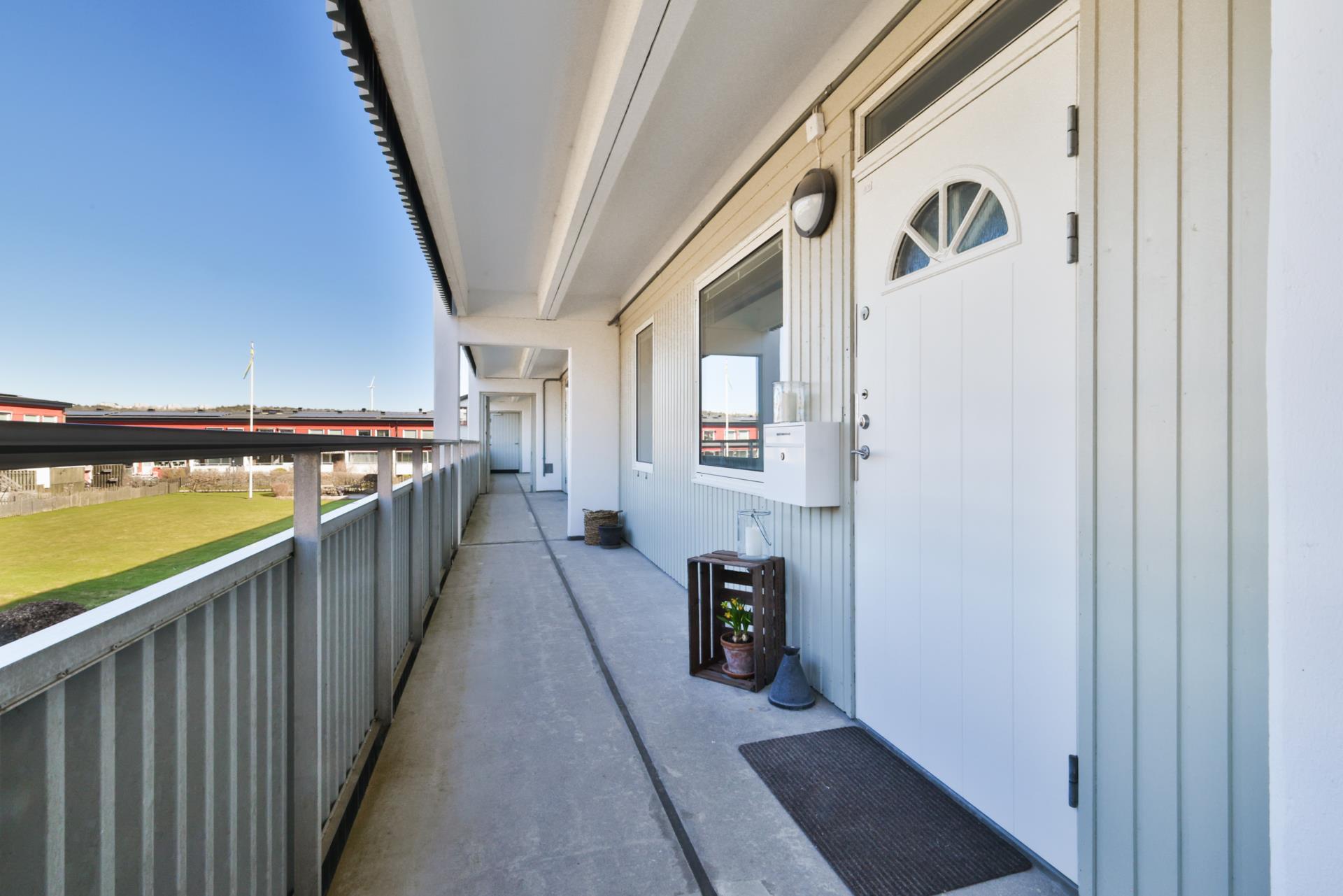 Snyggt renoverad 2:a i Kärra med stor balkong i söderläge