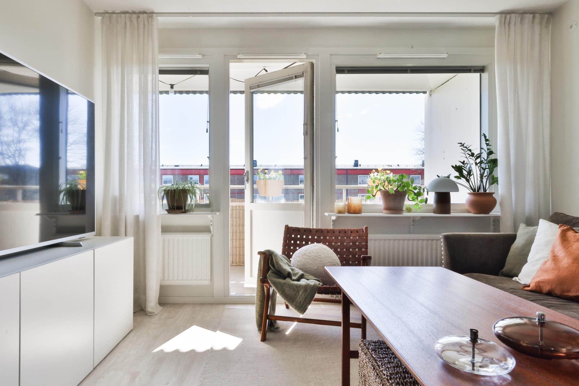 Snyggt renoverad 2:a i Kärra med stor balkong i söderläge