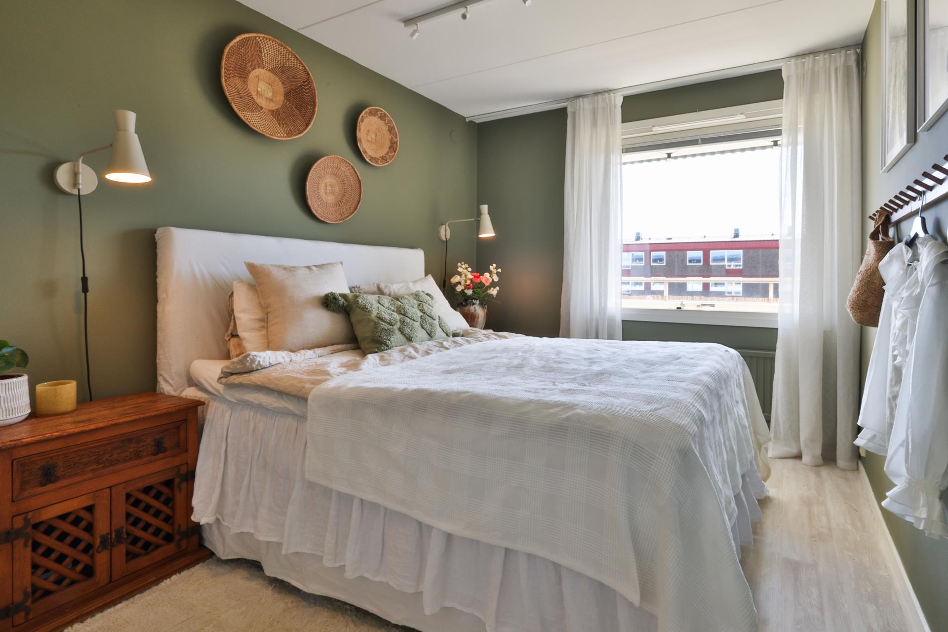 Snyggt renoverad 2:a i Kärra med stor balkong i söderläge