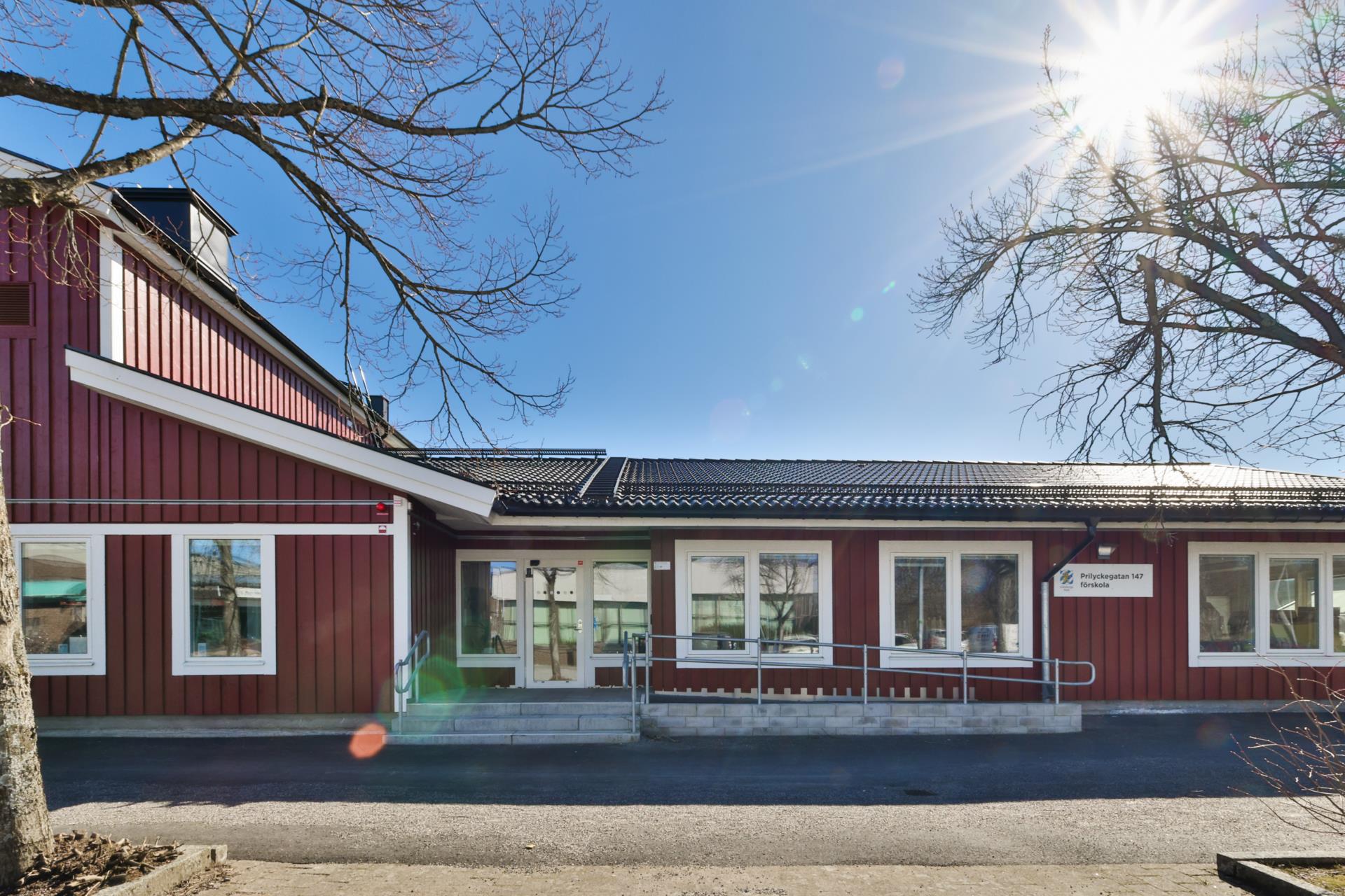 Snyggt renoverad 2:a i Kärra med stor balkong i söderläge