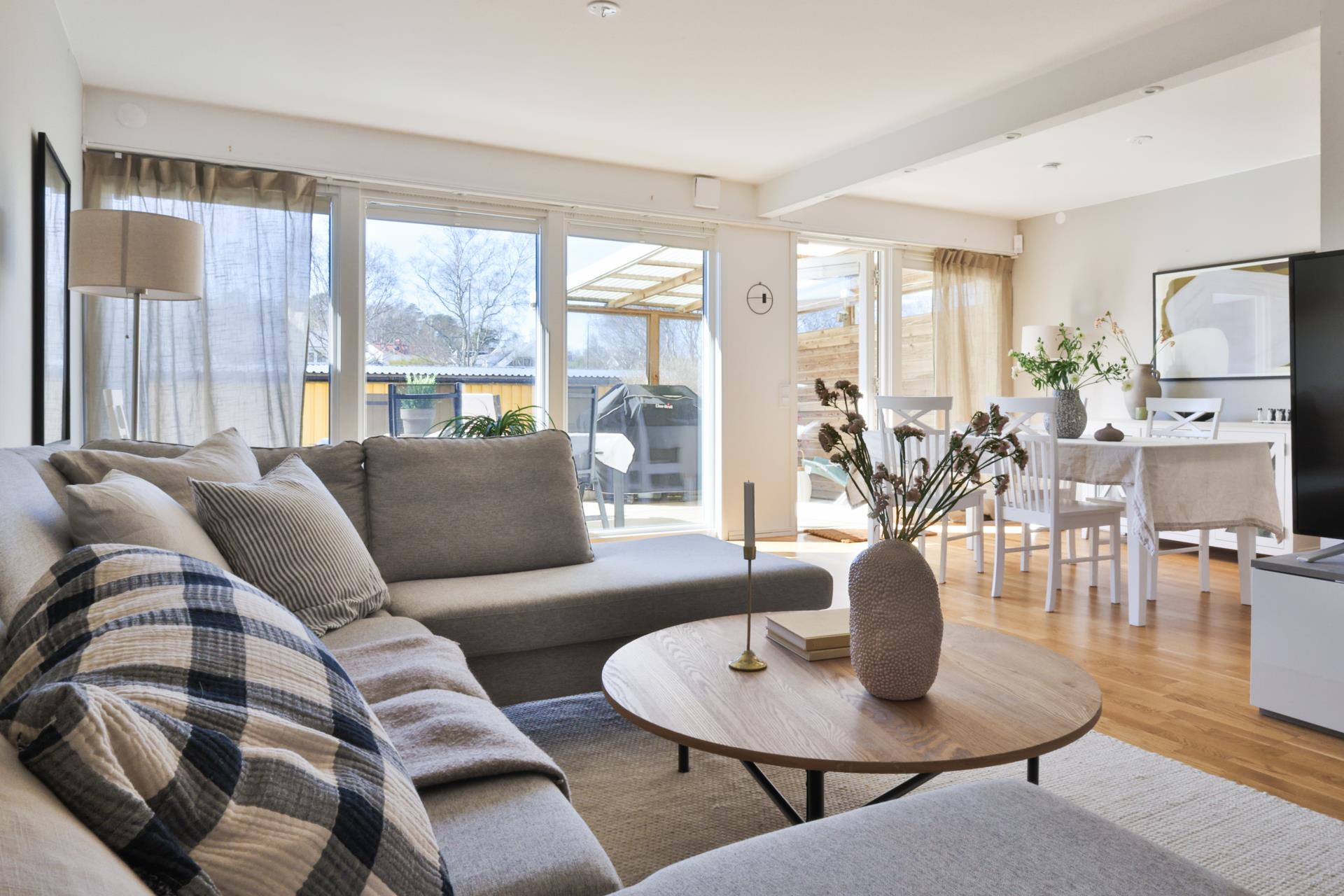 Familjevänligt radhus i Näset med solig altan och trädgård