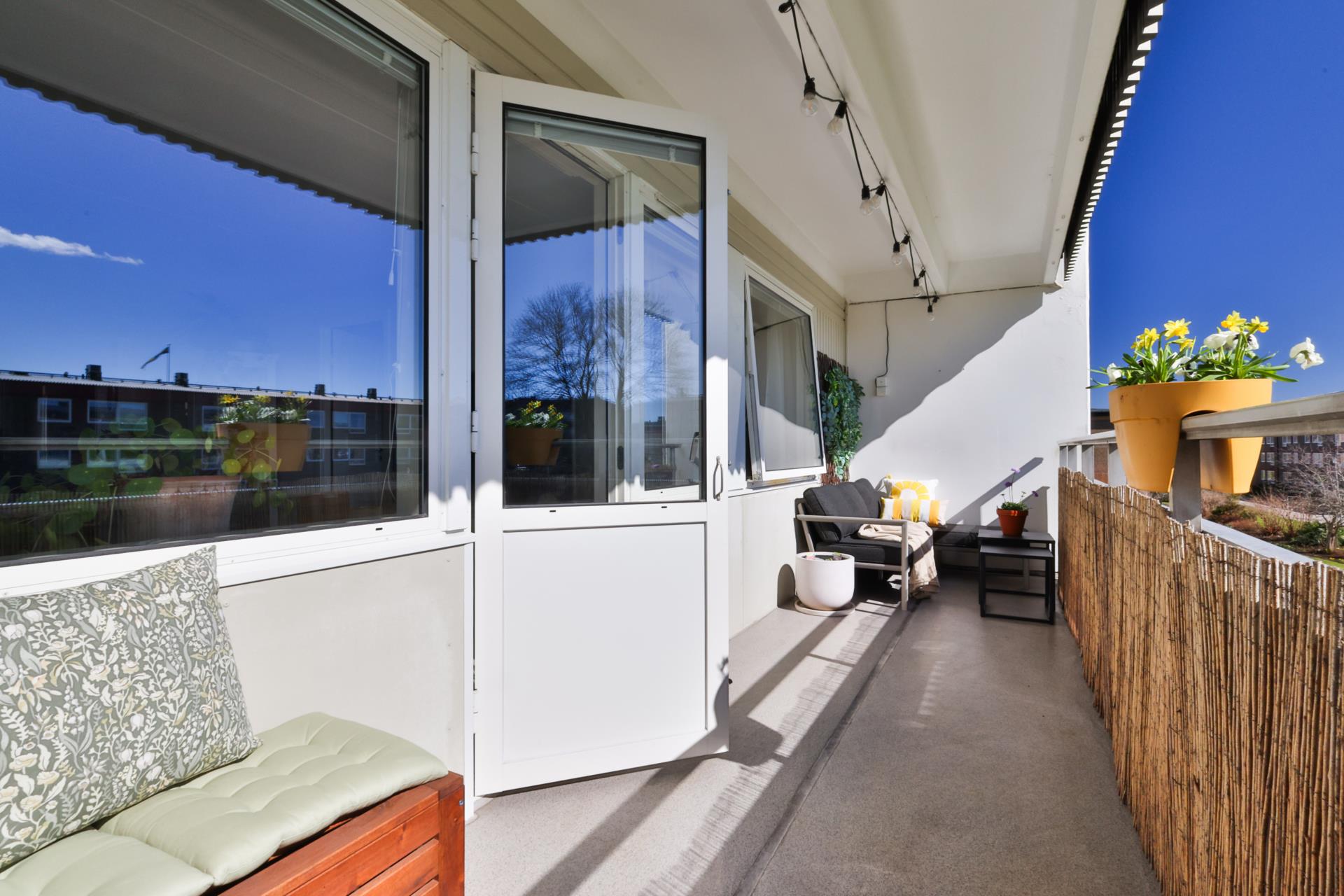 Snyggt renoverad 2:a i Kärra med stor balkong i söderläge