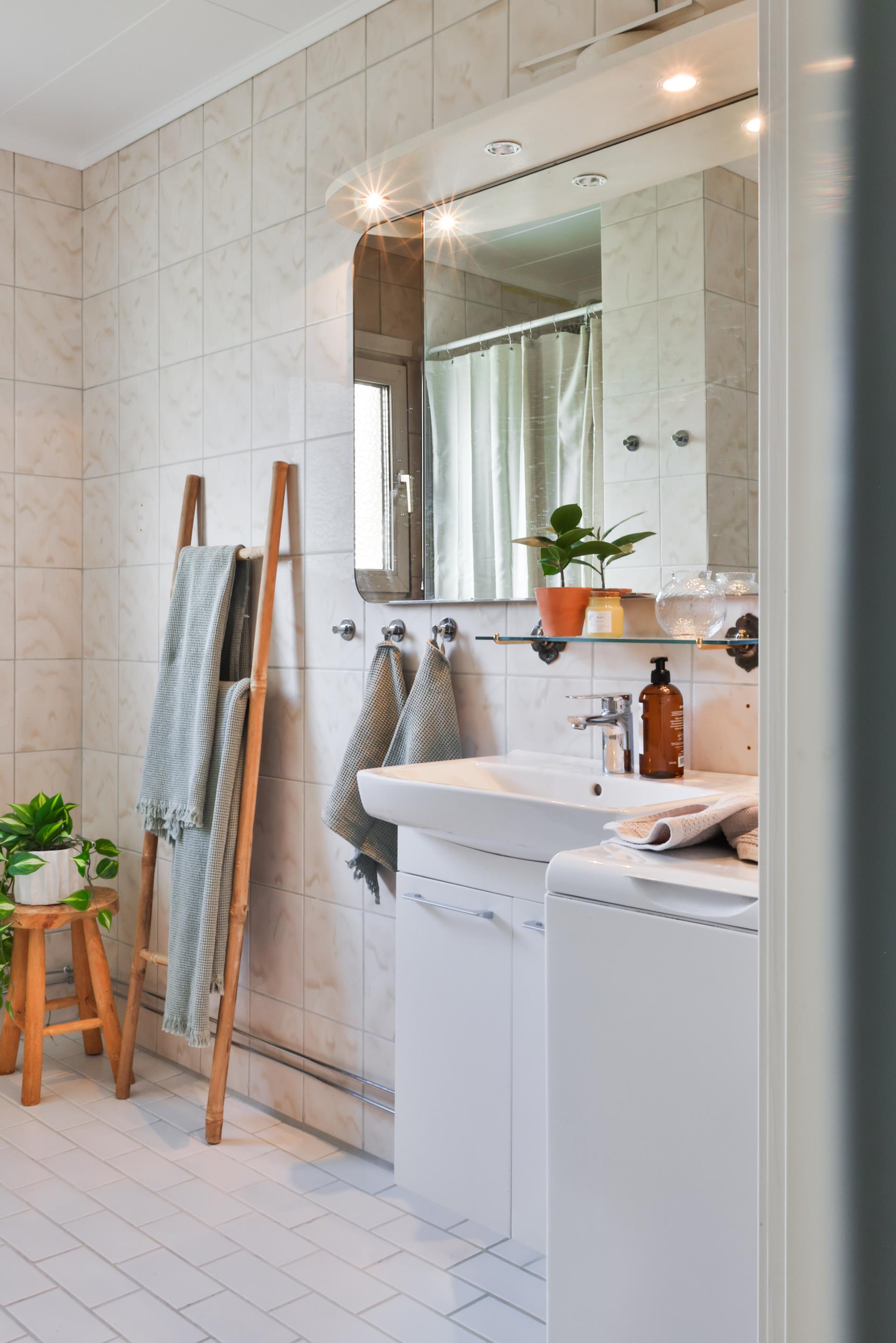 Renoverad tvåa med hög standard och inglasad balkong i Torslanda