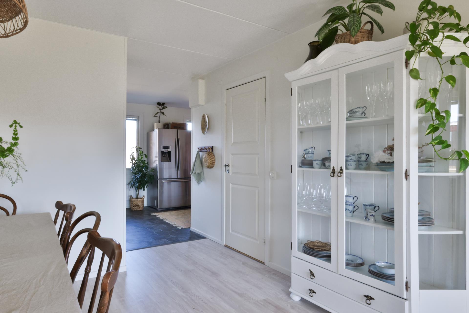 Snyggt renoverad 2:a i Kärra med stor balkong i söderläge