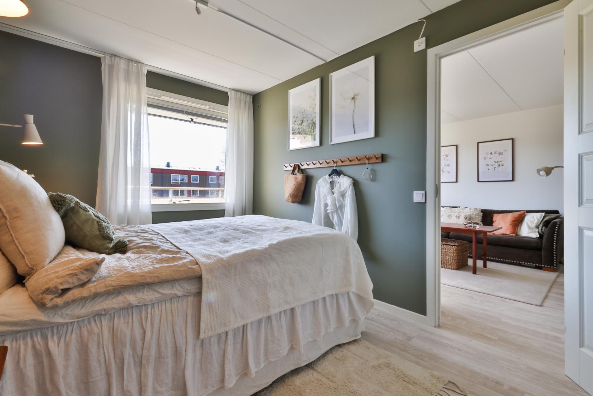 Snyggt renoverad 2:a i Kärra med stor balkong i söderläge