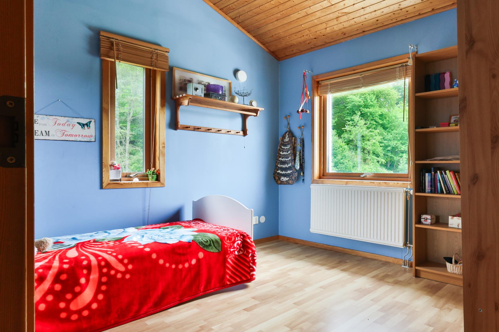 Charmig familjevilla med uterum, trädgård och garage i Surte