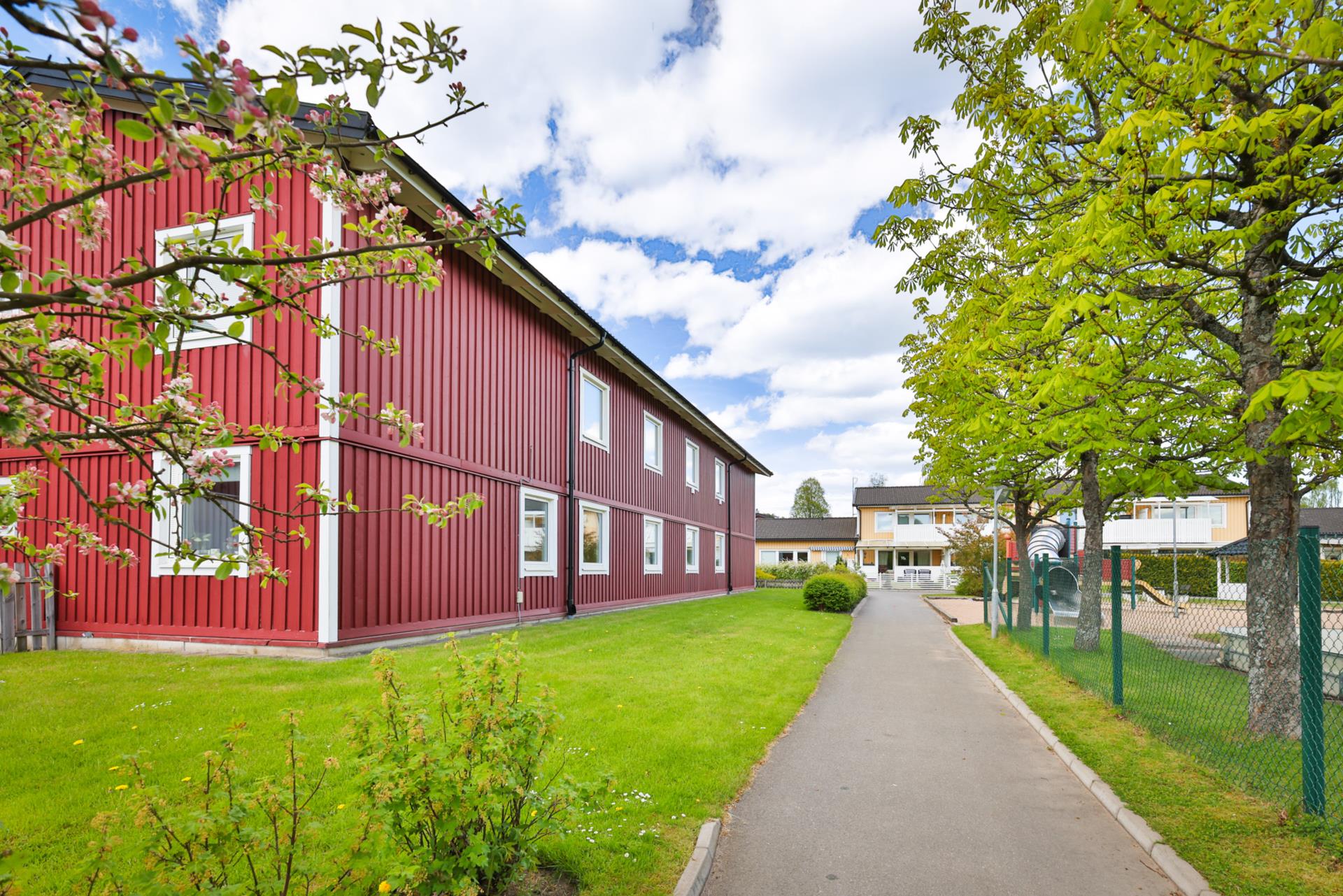5:a med radhuskänsla och egen trädgård i en bra förening!