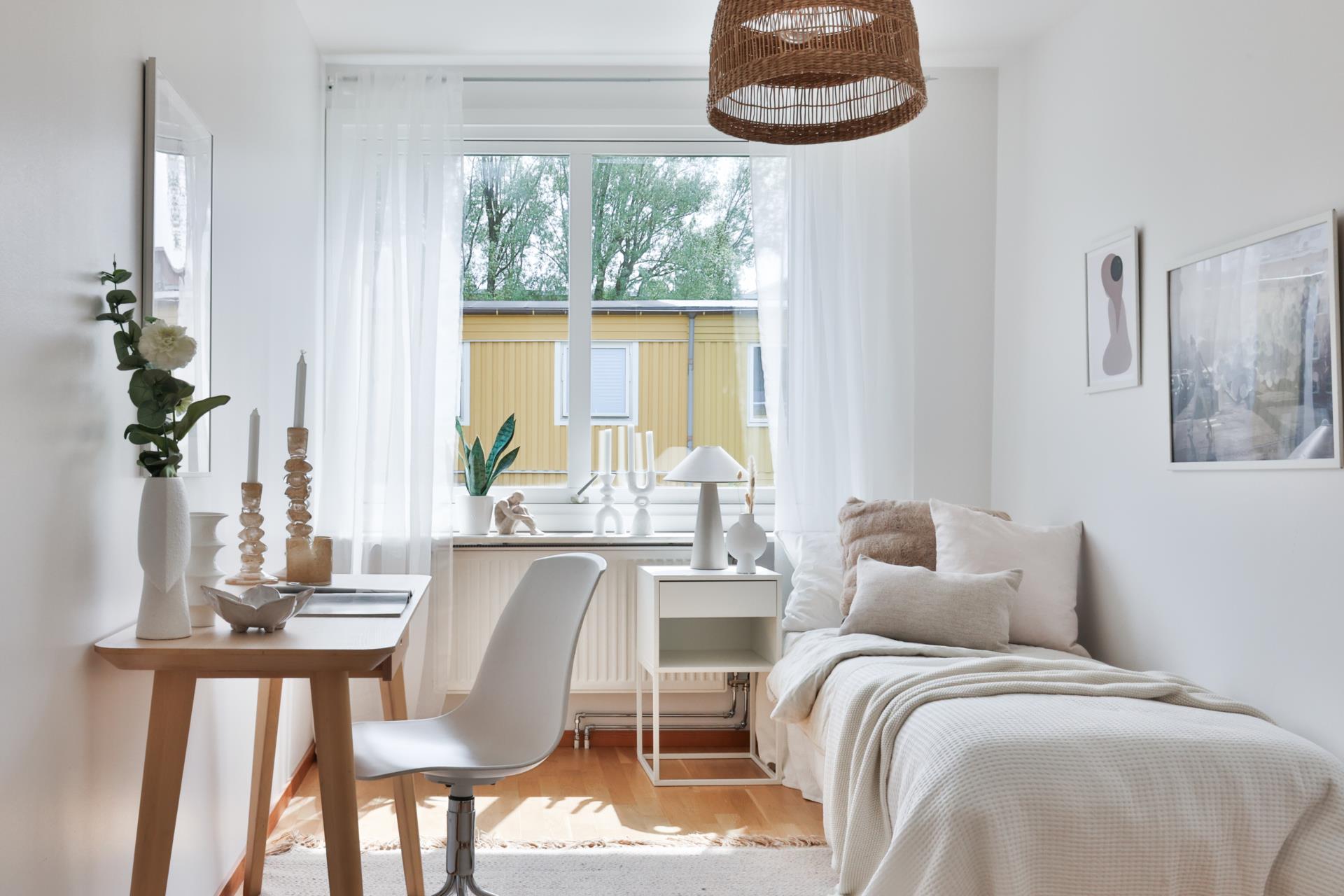 Modernt radhus med solfylld trädgård i söderläge i Tuve