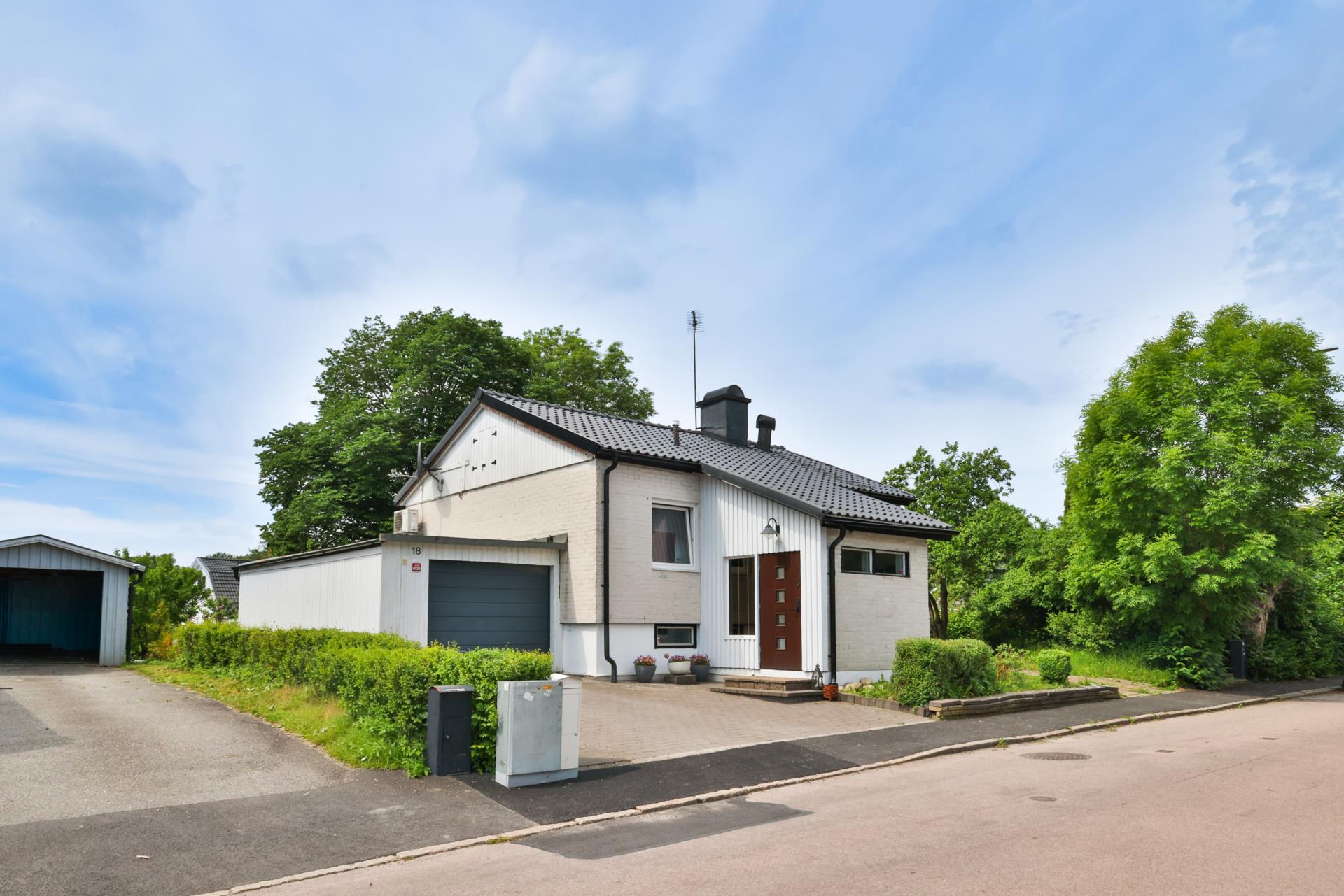 Välskött familjevilla med härlig trädgård på Centrala Hisingen