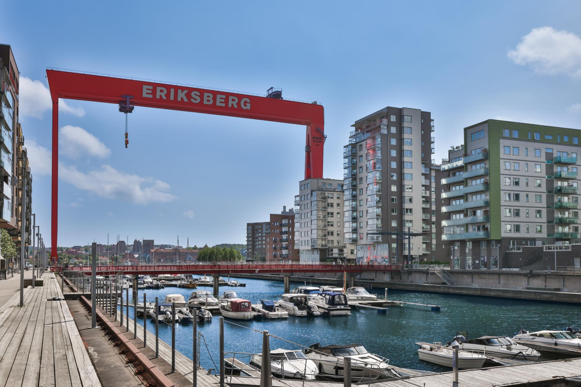 Stilfull 1,5:a med hamnutsikt och tillgång till uppvärmd pool i Eriksberg