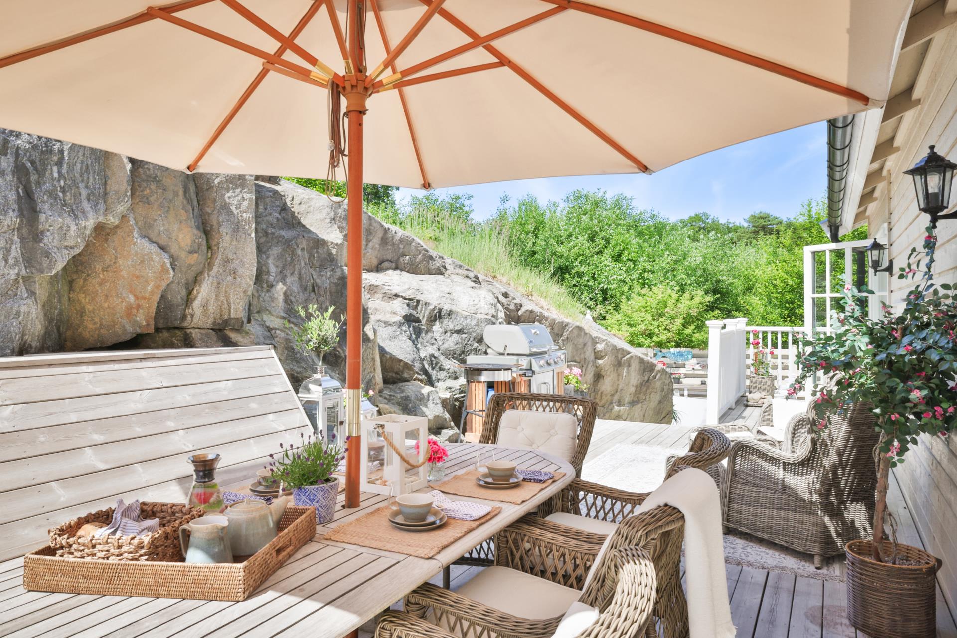 Stilfull New England-villa med spa, bastu och flera uteplatser i Torslanda