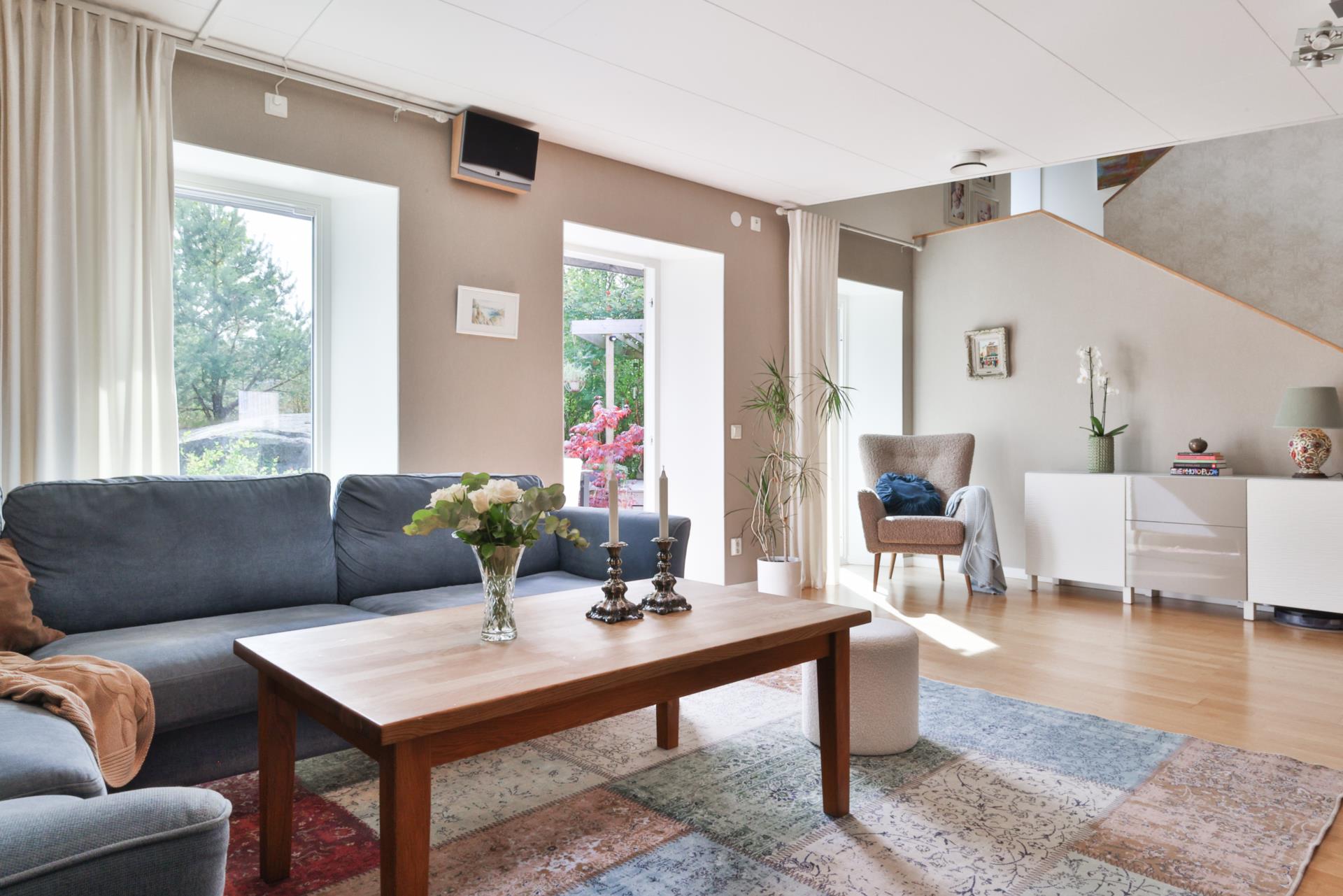 Välskött energieffektivt parhus med fantastisk trädgård i Lilleby
