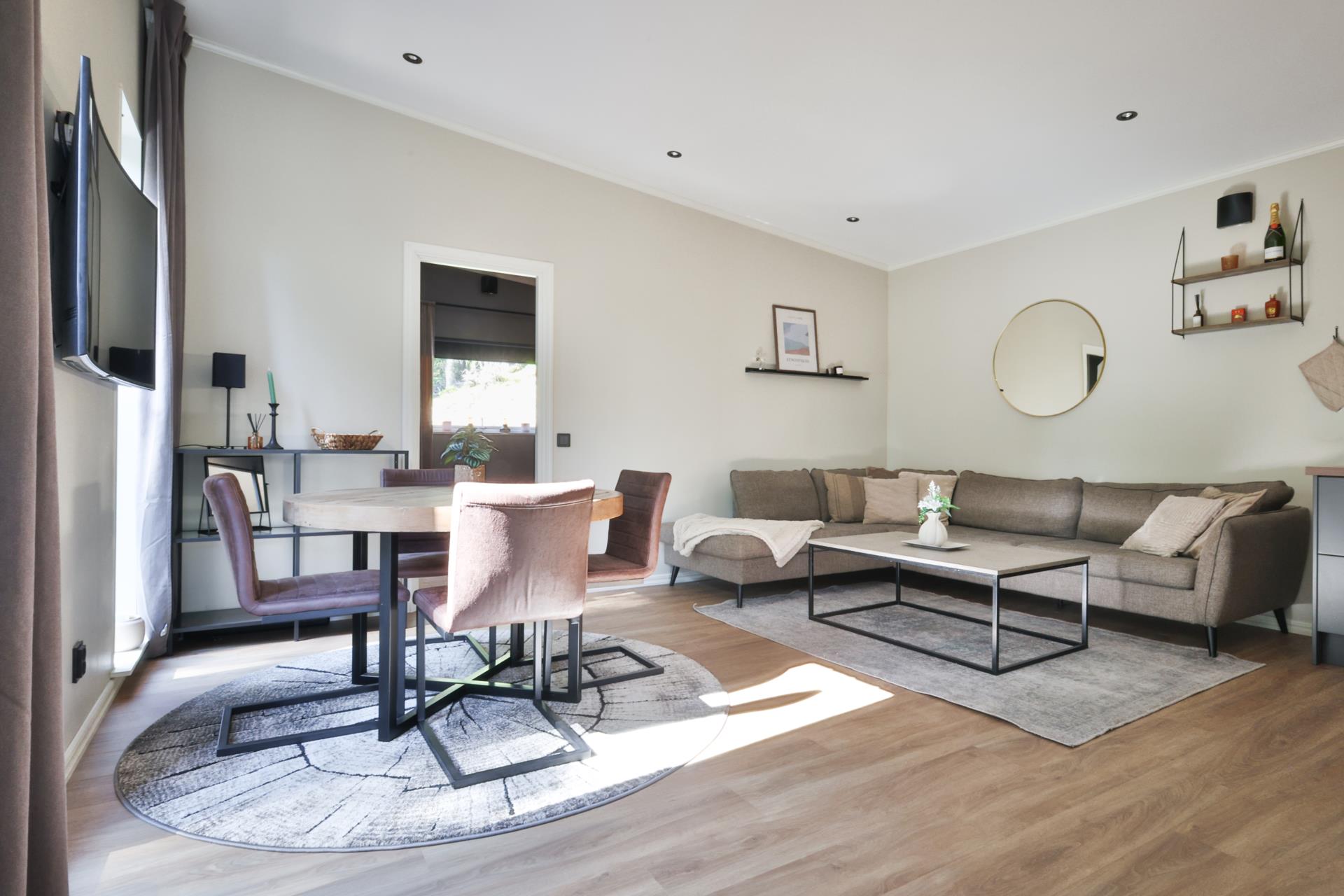 Modernt renoverad enplansvilla med stor tomt i Kareby