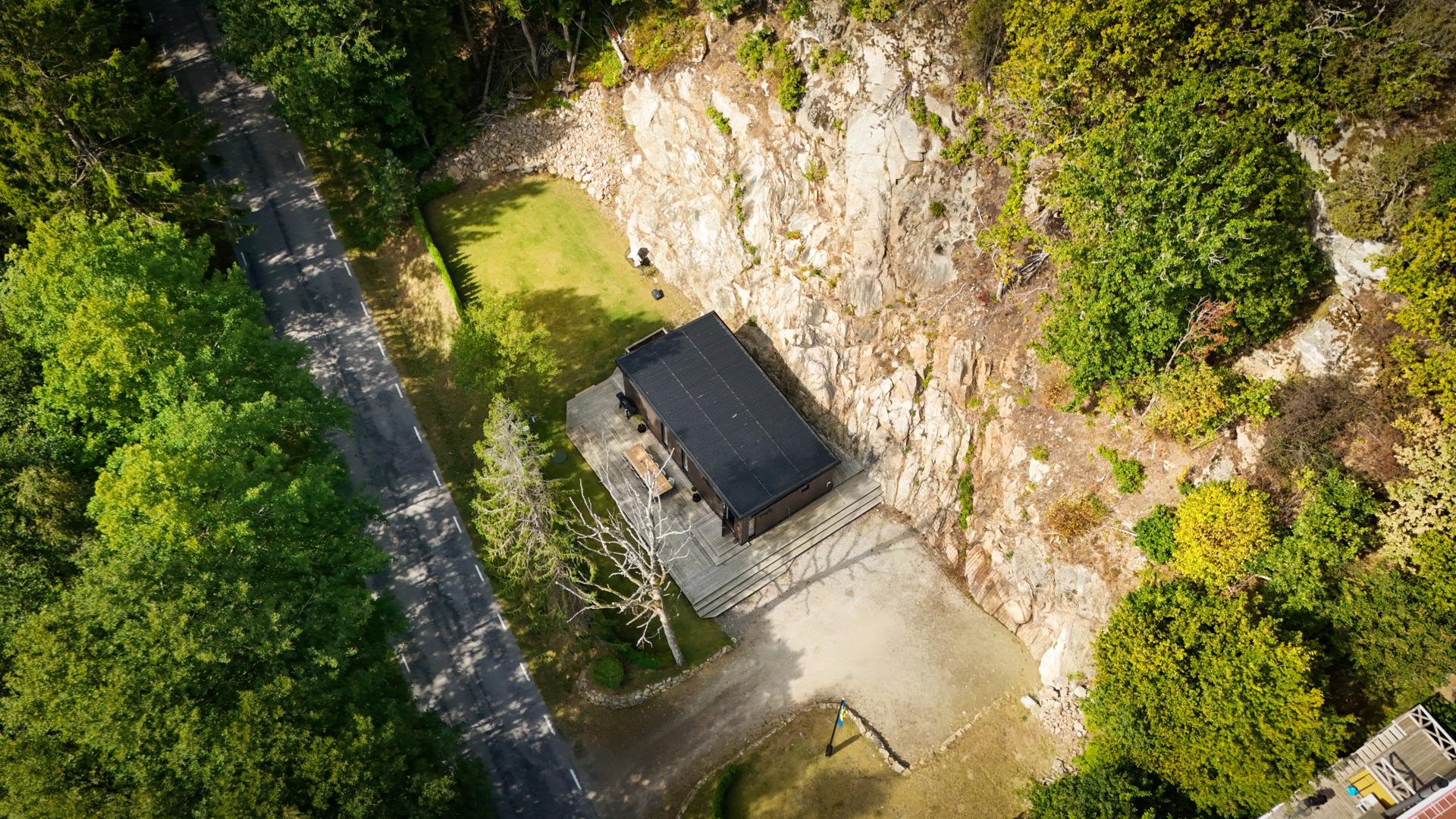 Modernt renoverad enplansvilla med stor tomt i Kareby
