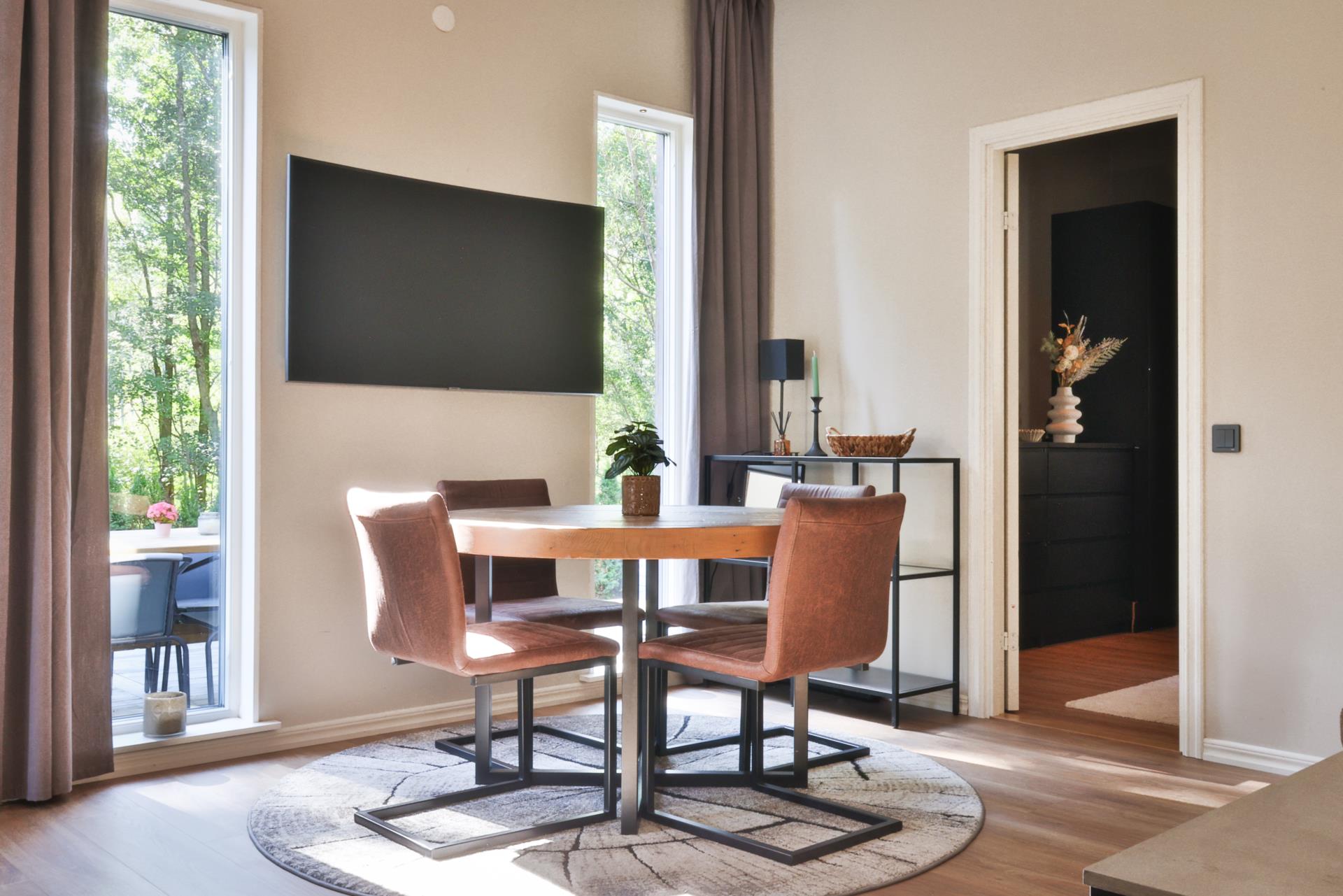 Modernt renoverad enplansvilla med stor tomt i Kareby