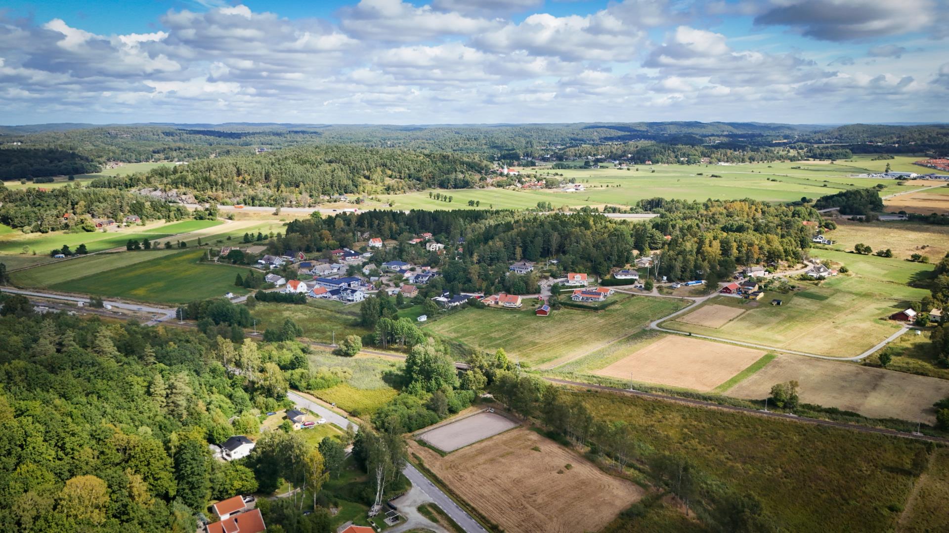 Modernt renoverad enplansvilla med stor tomt i Kareby
