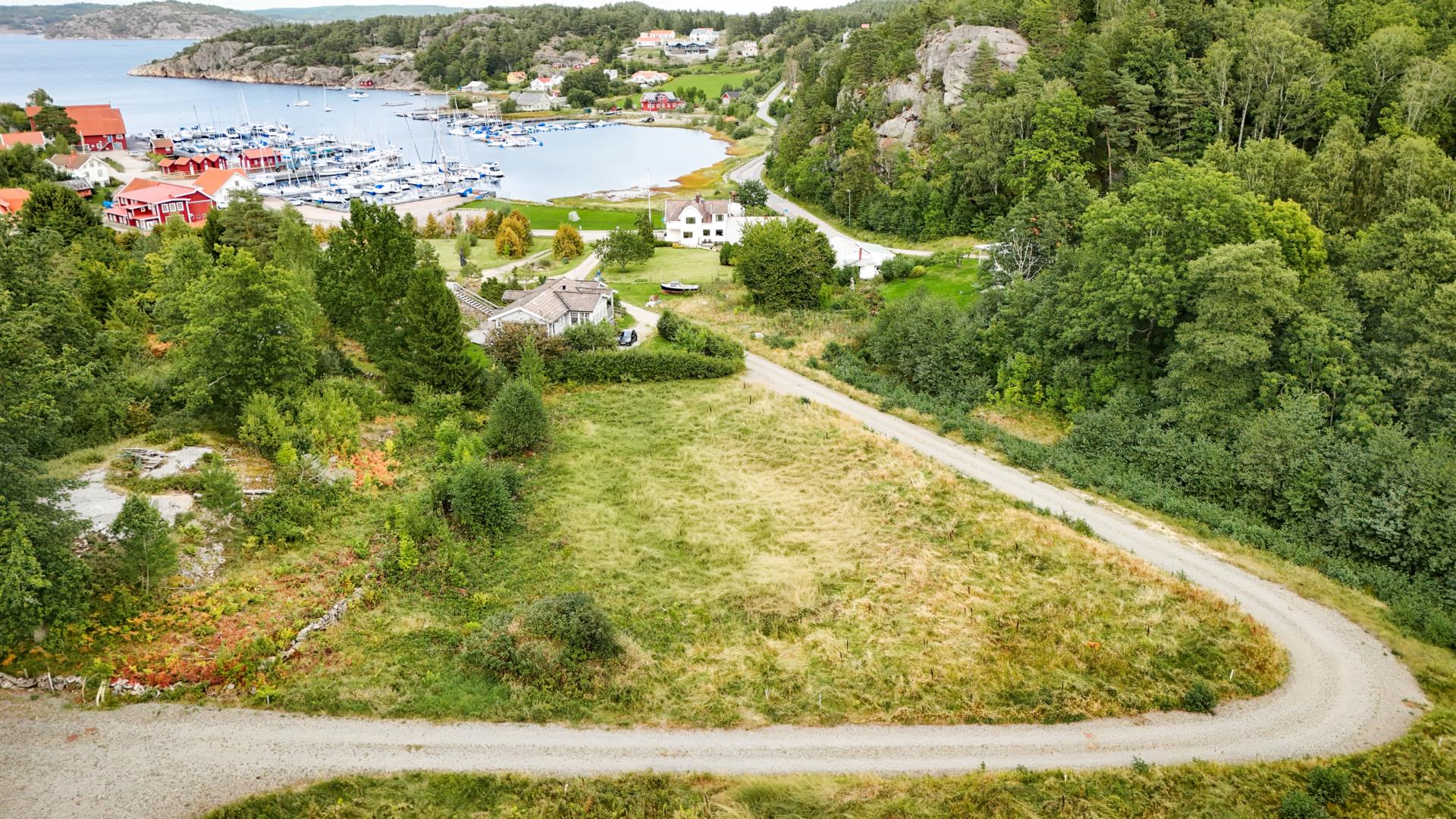 Tomt med havsnära läge i Kungsviken Orust