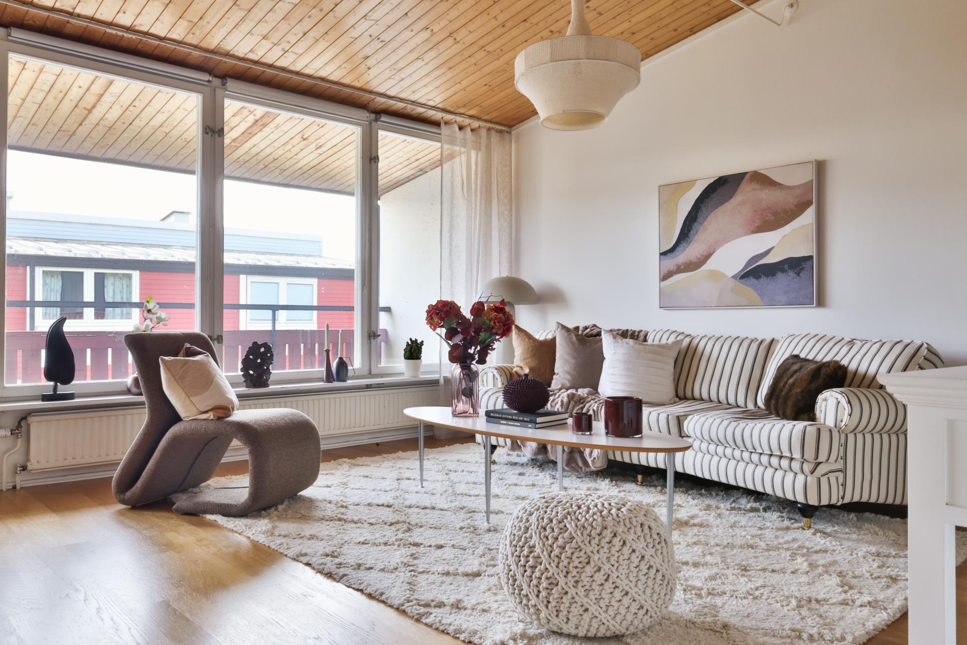 Modernt radhus med härliga uteplatser och garage i Lexby