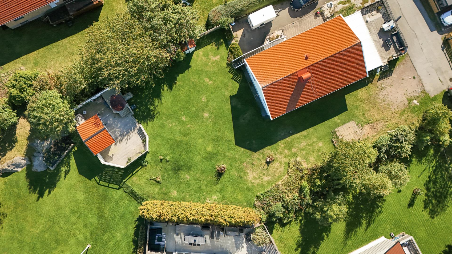 Kustnära tomt i eftertraktade Hjuvik