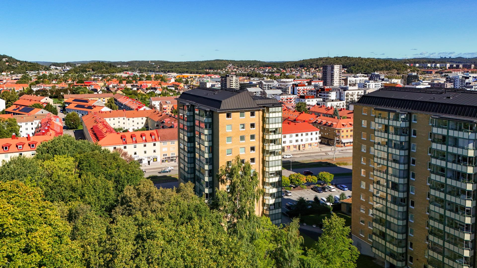 Modernt renoverad 3:a med unik planlösning och inglasad balkong på Centrala hisingen