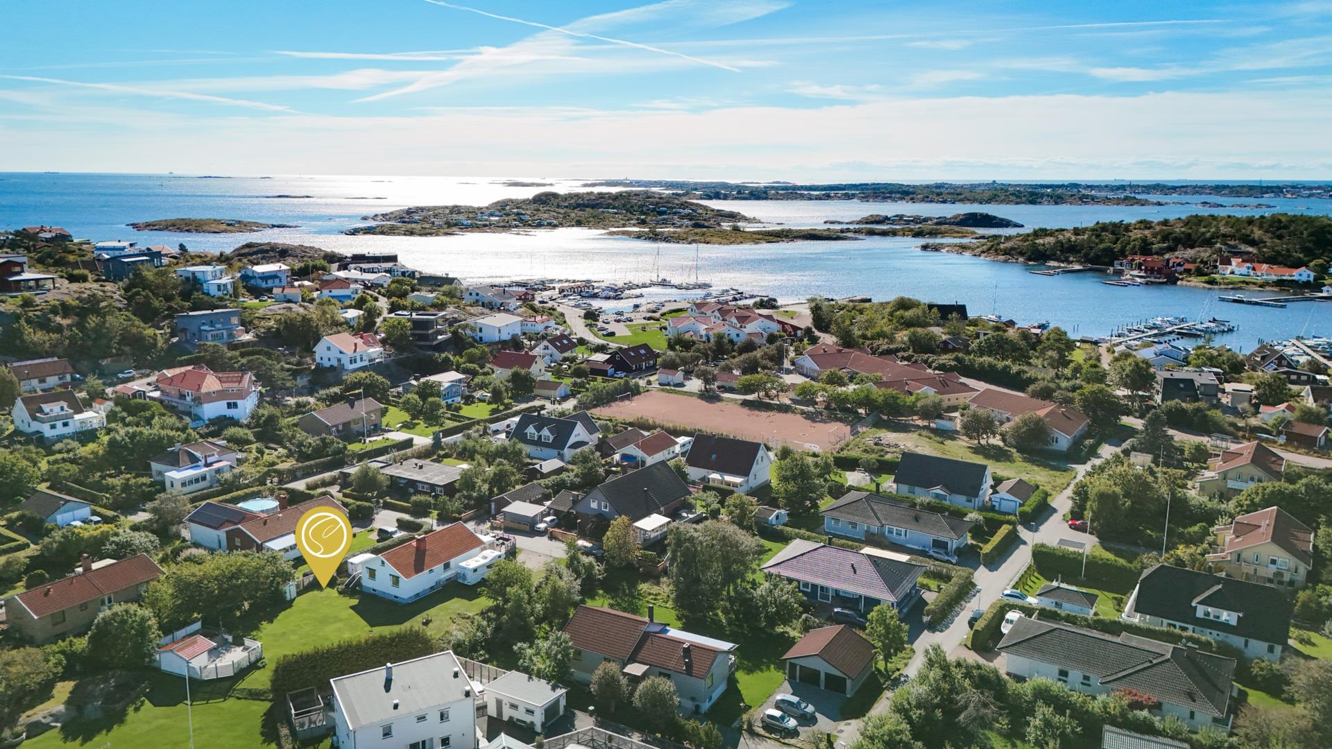 Kustnära tomt i eftertraktade Hjuvik