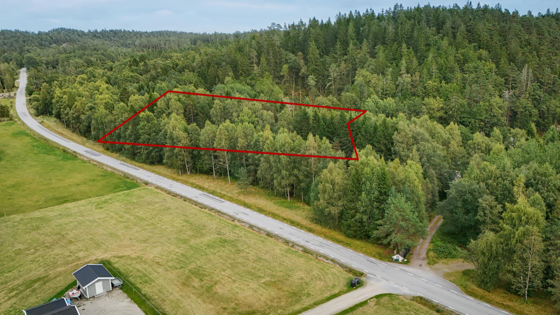Stor tomt i Ucklum med fina möjligheter
