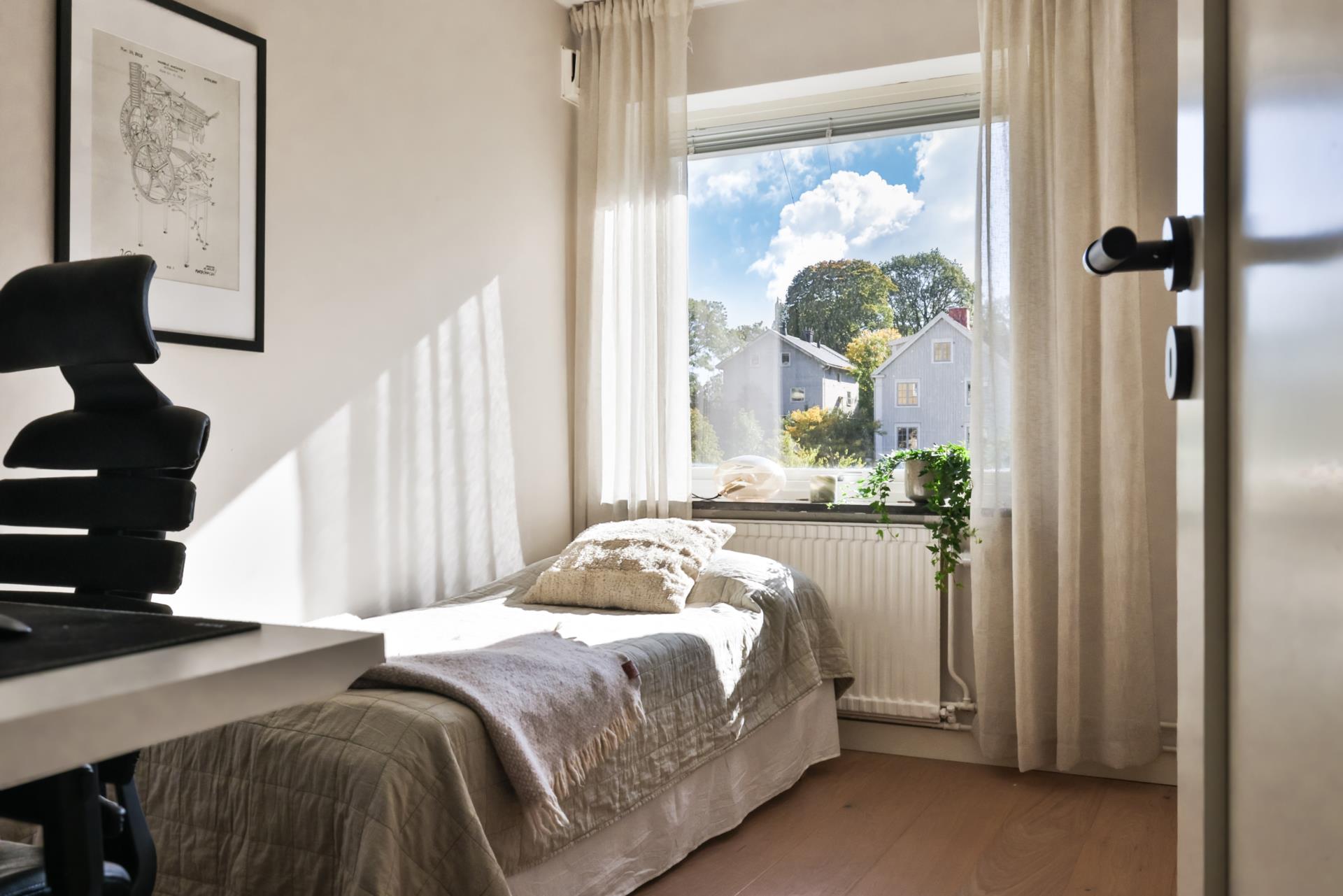 Modernt renoverad 3:a med unik planlösning och inglasad balkong på Centrala hisingen