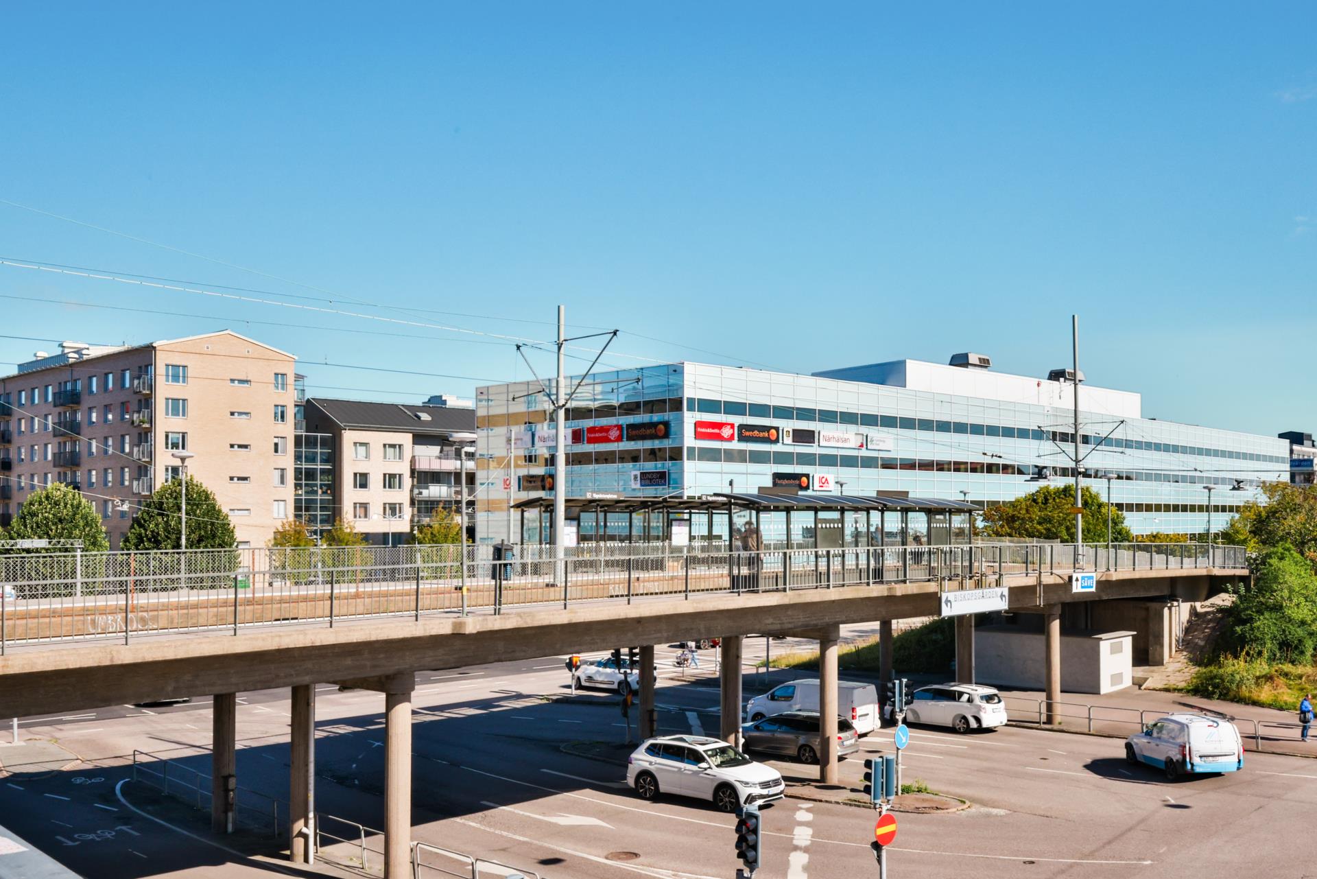 Modernt renoverad 3:a med unik planlösning och inglasad balkong på Centrala hisingen
